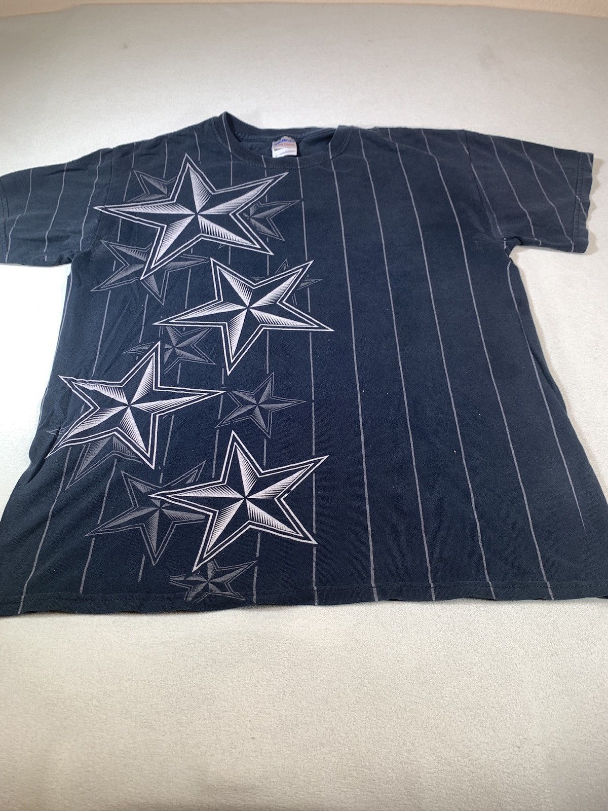 Gildan Star and pinstripes y2k t shirt Size US M / EU 48-50 / 2 - 2 Thumbnail