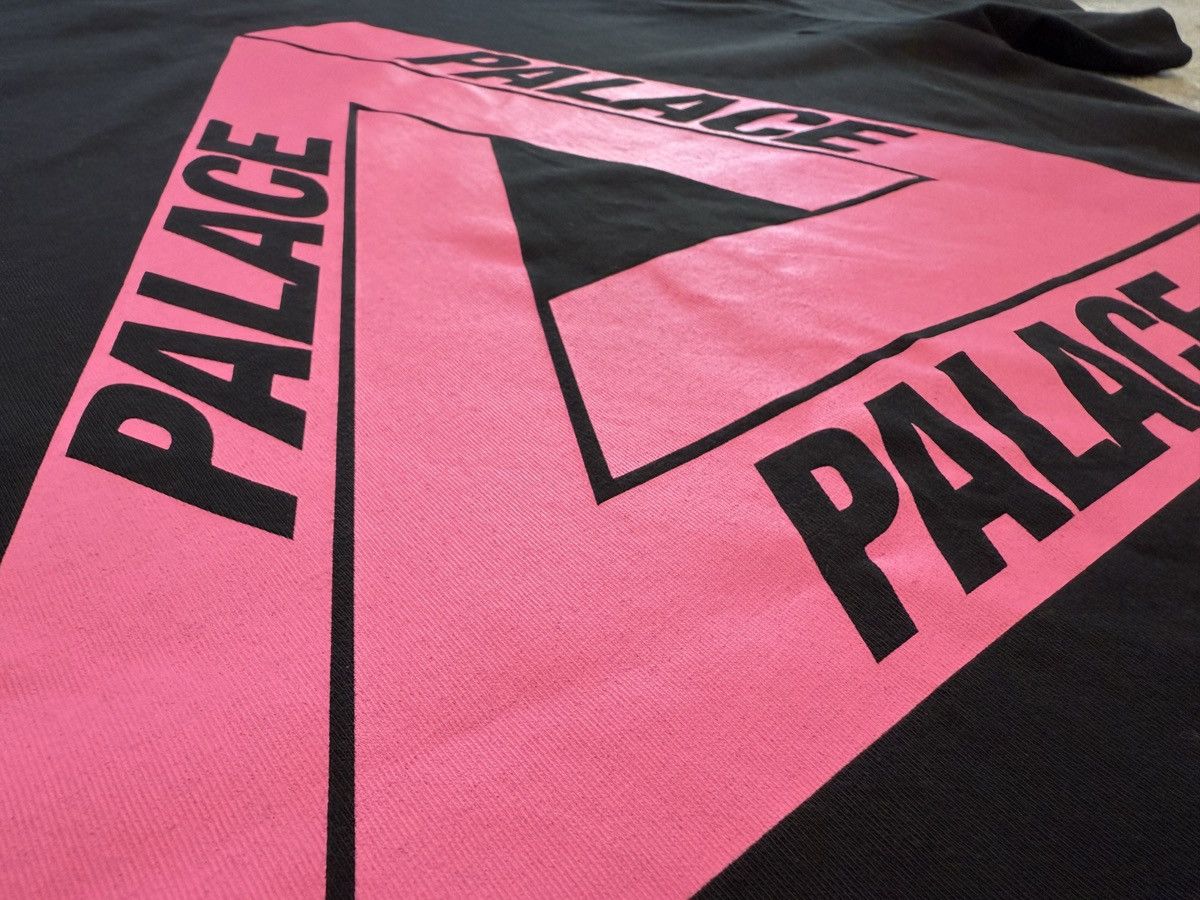 Palace Palace Tri-to-Help Tri to help Tee Black trigger Size US M / EU 48-50 / 2 - 5 Thumbnail