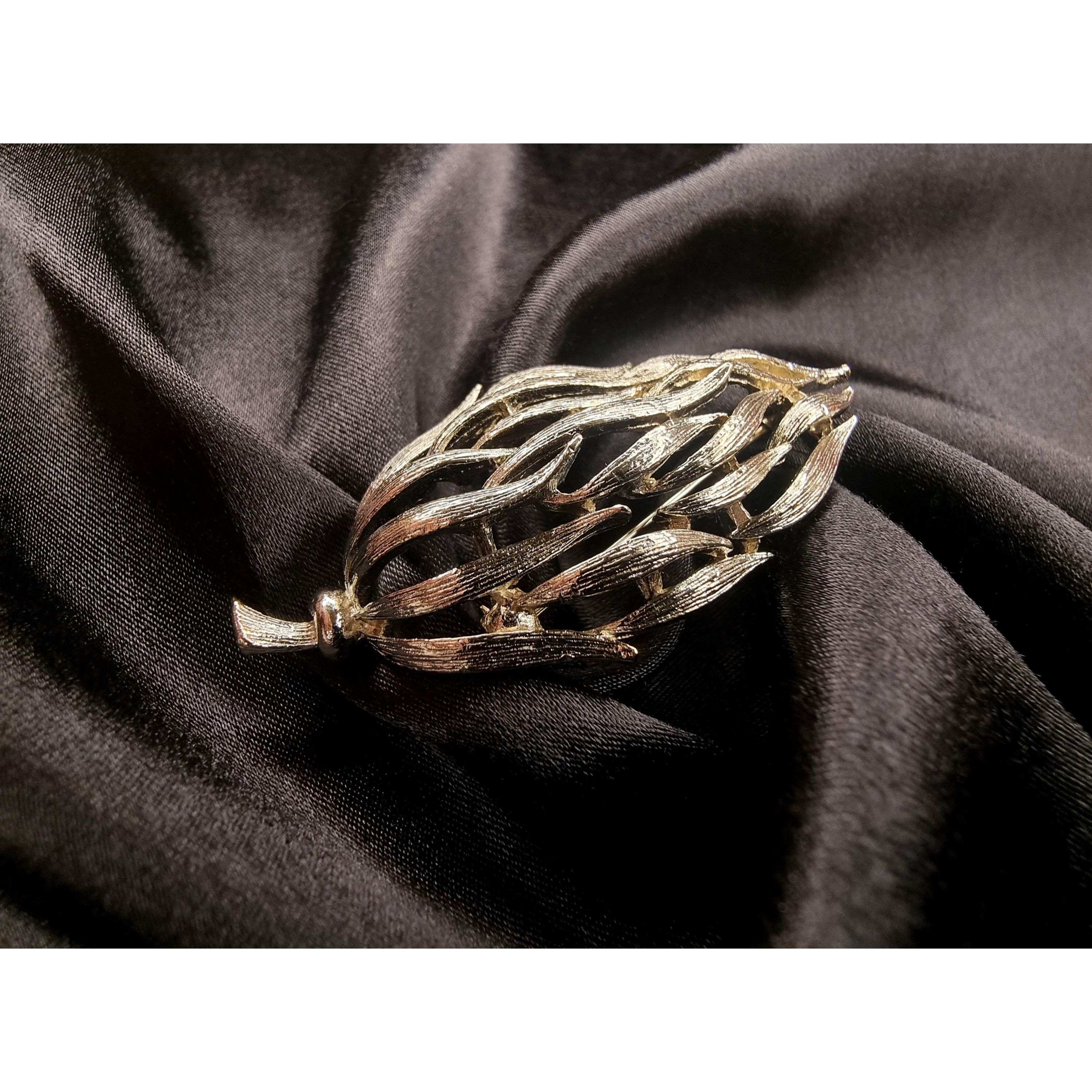 Vintage Vintage LISNER Signed Silver Tone Leaf Branch Brooch Pin Size ONE SIZE - 2 Thumbnail