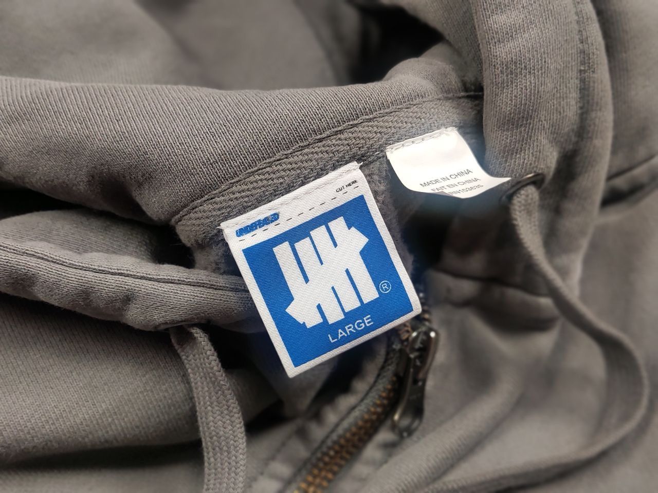 Undefeated Undefeated Zip up Gray Hoodie Big Embroidery Logo Size US L / EU 52-54 / 3 - 12 Thumbnail