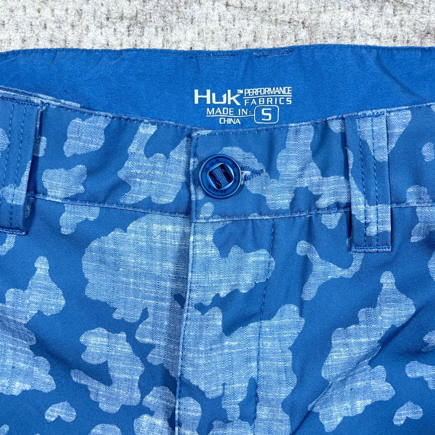 Vintage Huk Shorts Men Small Blue Camo Chino Performance Hiking 6" Inseam Fishing Size US 29 - 3 Thumbnail