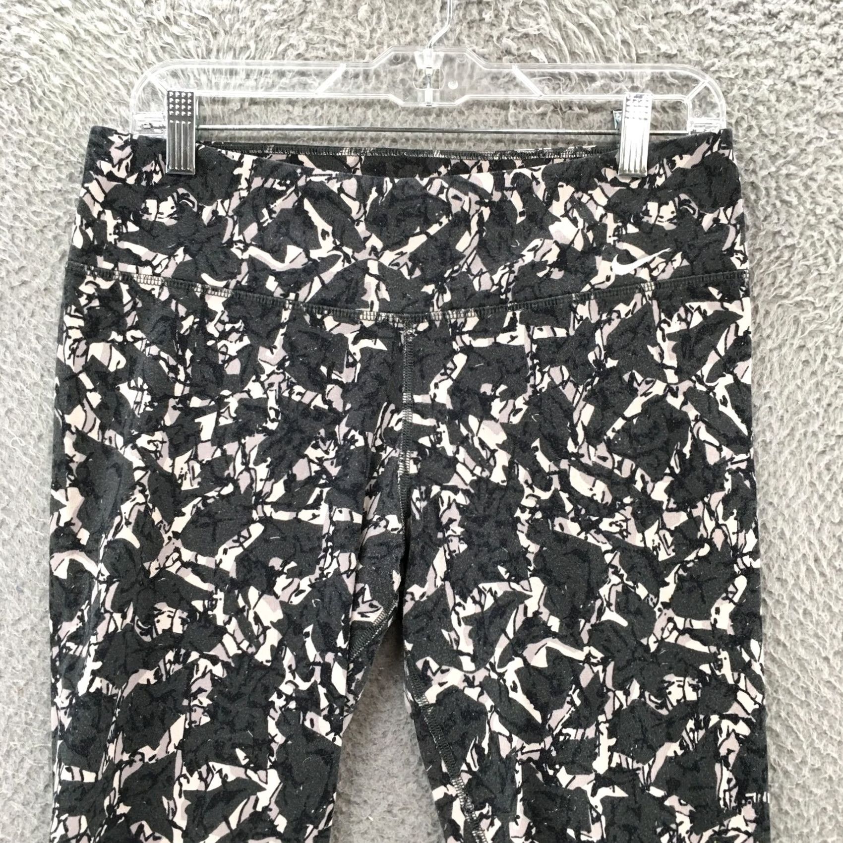 Nike Nike Skinny Leggings Pants Womens L Gray Camo Pull On Mid Rise 30x27.5 Nike Dri-FIT Leggings Womens L Camouflage Gray Pull On Activewear Pants Size 36" / US 14 / IT 50 - 2 Thumbnail