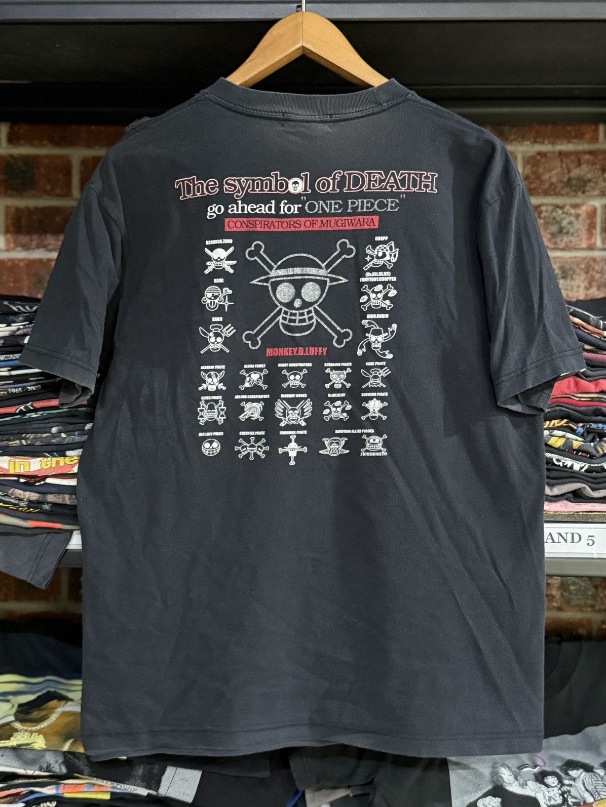 Anime × Vintage Thrashed Vintage One Piece The Symbol Of Death Logo Tee Size US L / EU 52-54 / 3 - 1 Thumbnail