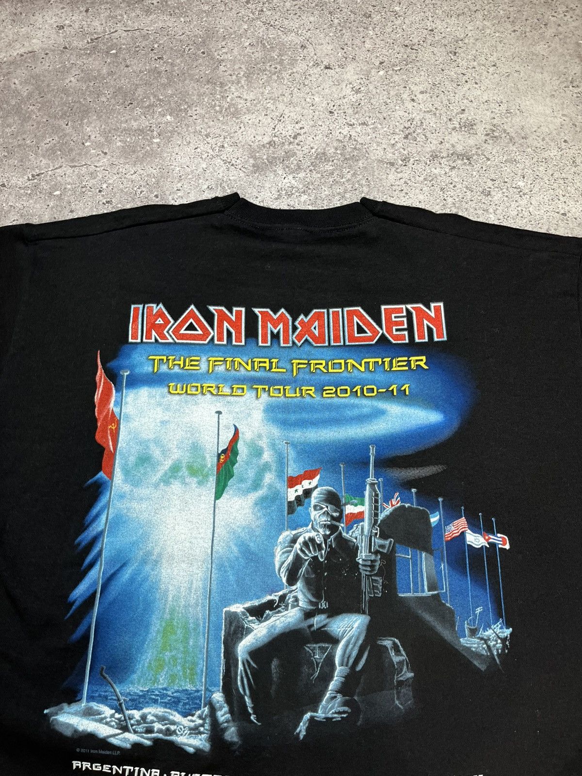 Iron Maiden Vintage IRON MAIDEN 2011 The Final Frontier Tour Tshirt Size US XXL / EU 58 / 5 - 9 Thumbnail
