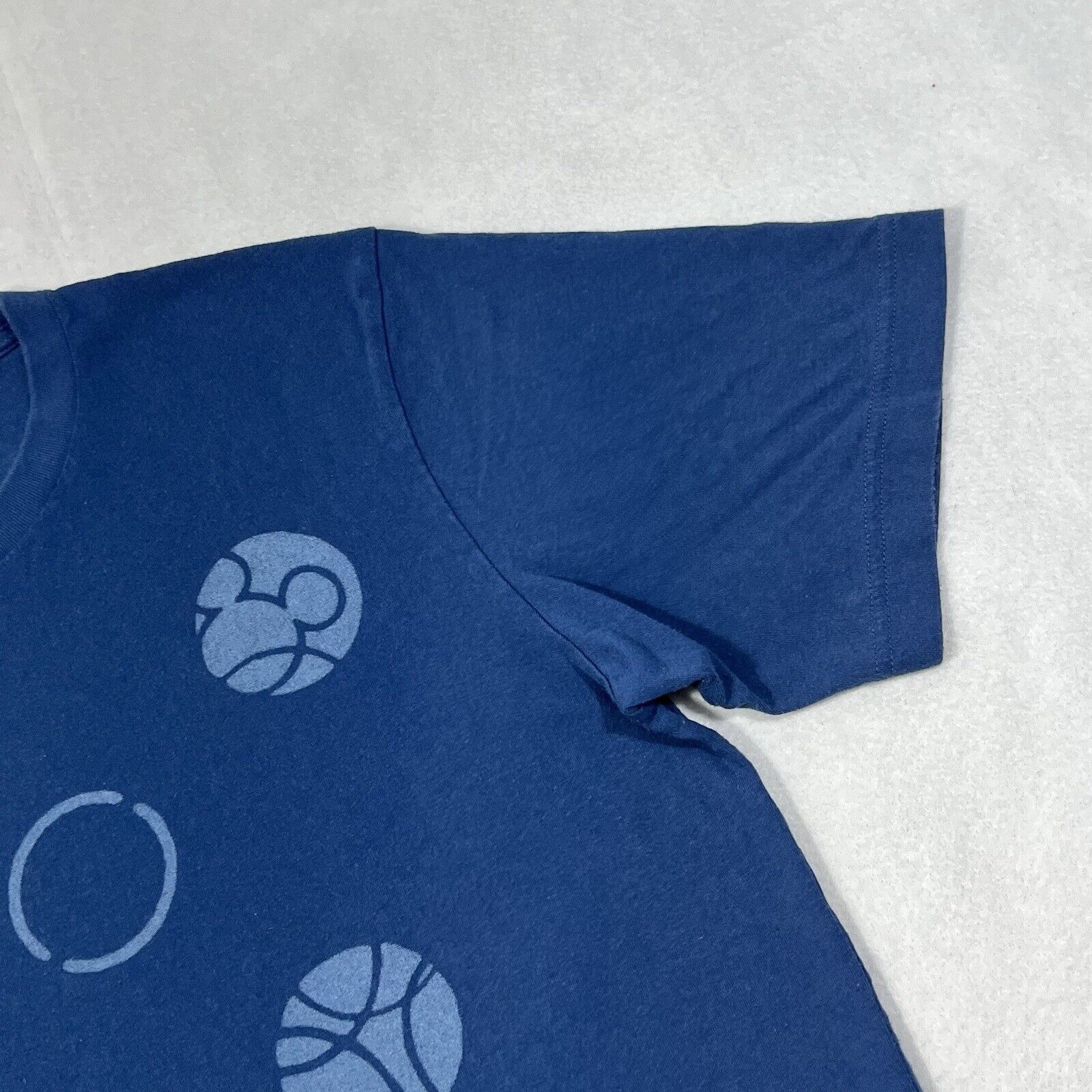 Uniqlo Disney Uniqlo Mickey Mouse Graphic Tee Short Sleeve T Shirt Size US M / EU 48-50 / 2 - 4 Thumbnail
