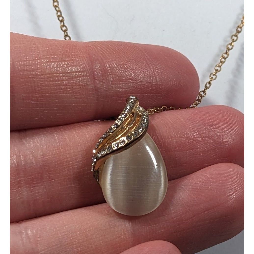 Other Elegant White Cateye Teardrop Pendant Necklace Size ONE SIZE - 3 Thumbnail