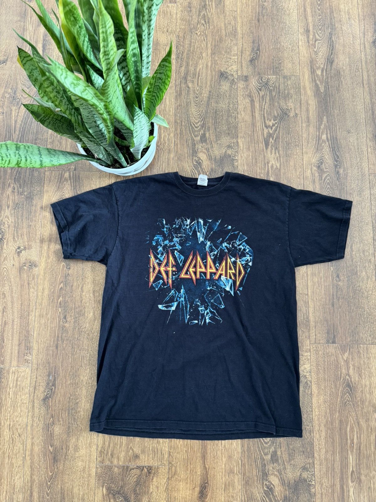 Def Leppard Def Leppard Fruit of the Loom Tour 2015 vintage t shirt tee Size US XL / EU 56 / 4 - 1 Thumbnail
