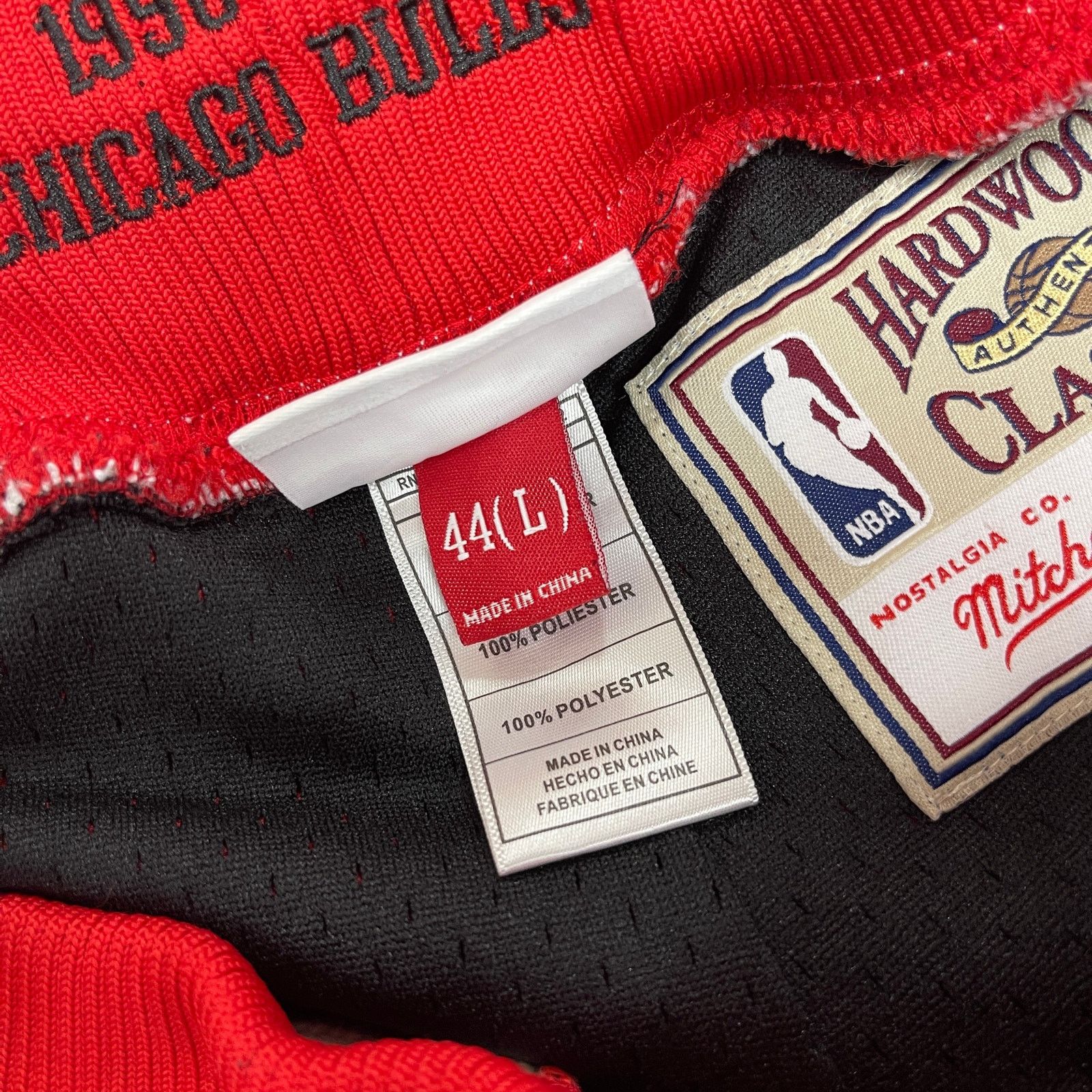 Mitchell & Ness Mitchell & Ness Chicago Bulls 1996-97 black shorts Large L Size US 30 / EU 46 - 5 Thumbnail