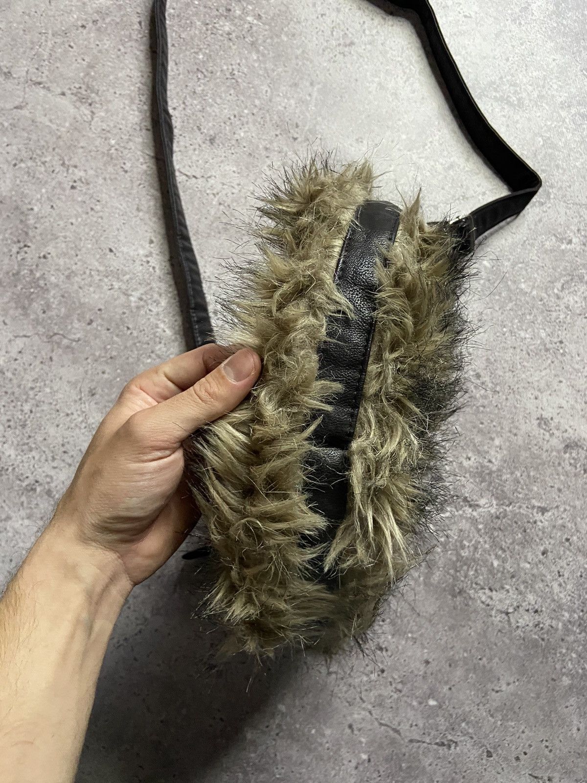 Japanese Brand Vintage Mohair Y2K Faux Fur Shoulder Bag Racer Worldwide Size ONE SIZE - 4 Thumbnail