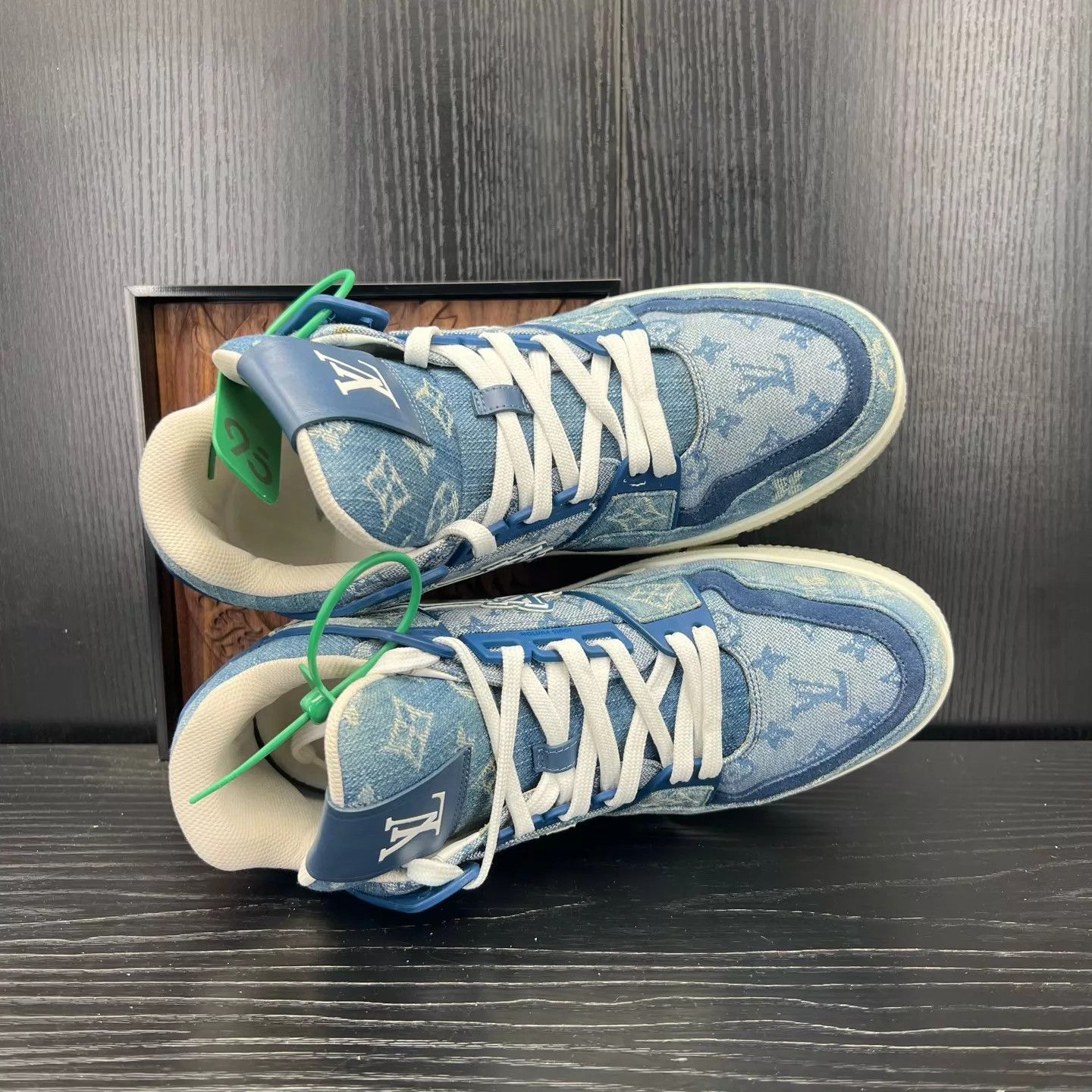 Louis Vuitton LV Trainer Mid-Top Denim White & Blue US6/40 Size US 7 / EU 40 - 7 Thumbnail