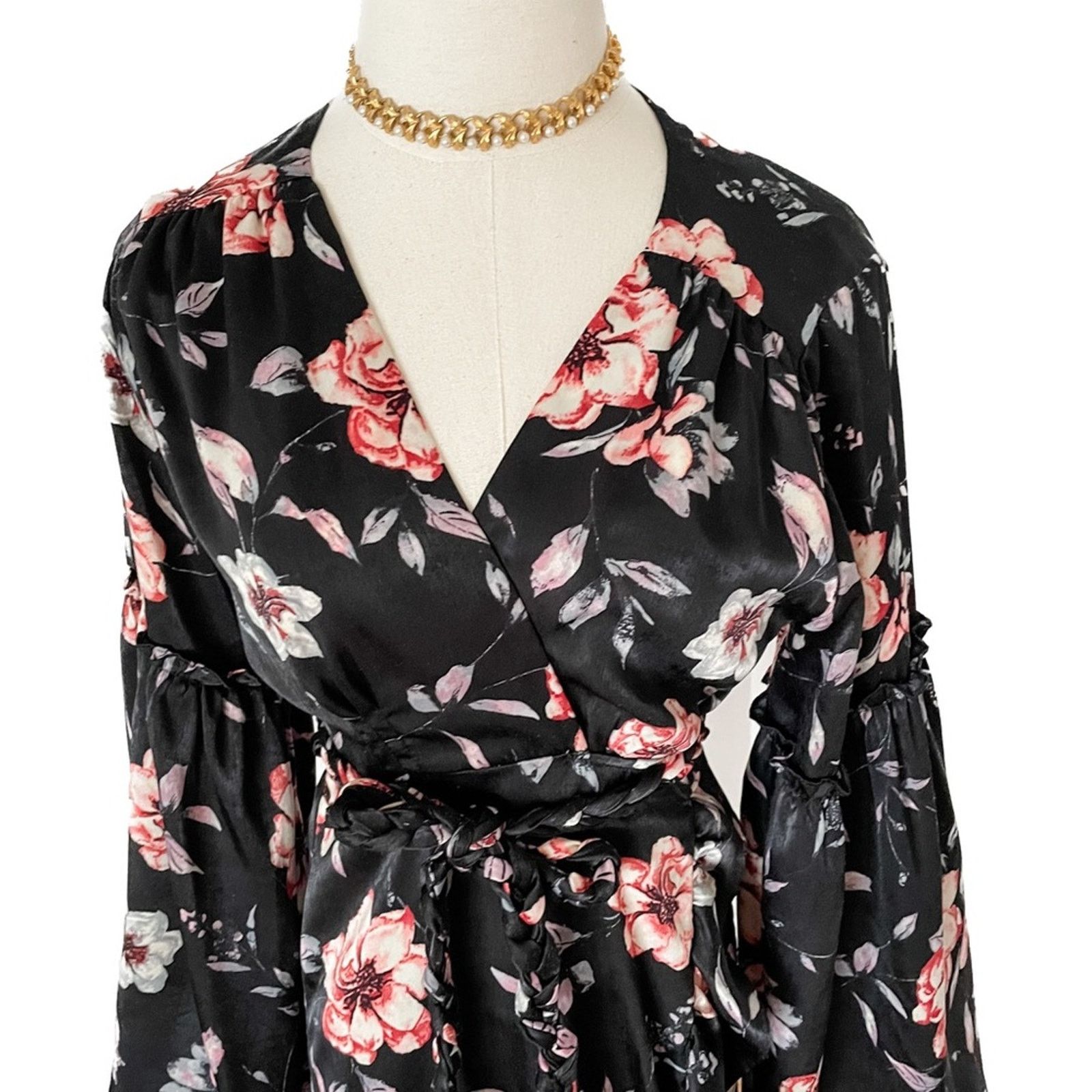MISA Los Angeles MISA LA Luna Black Floral Satin Bubble Sleeve Wrap Dress Size S / US 4 / IT 40 - 4 Thumbnail
