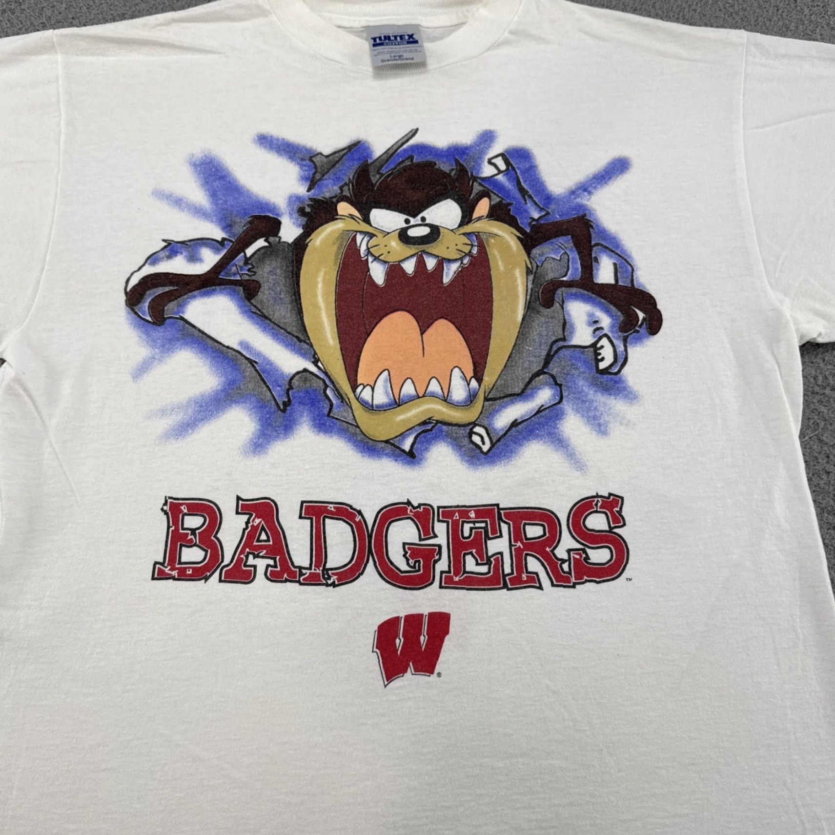 Tultex VINTAGE 1994 Looney Tunes Taz WI Badgers Double Sided T-Shirt SZ L NCAA Graphic Tultex Mens Cotton Off-White 1990s Taz WTF? Size US L / EU 52-54 / 3 - 2 Thumbnail