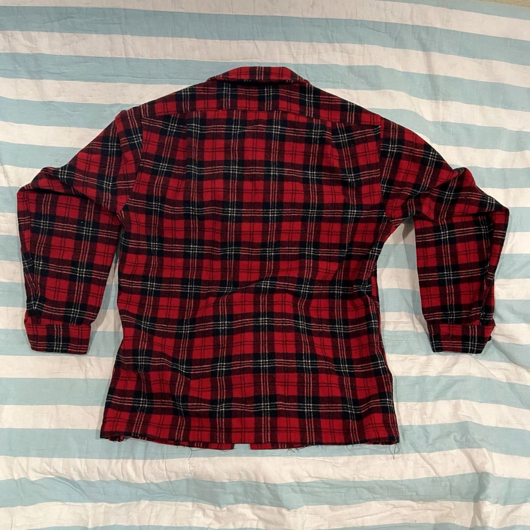 Pendleton VTG Pendleton Board Shirt Mens M Wool Flannel Red Plaid Button-Down with Pockets, Classic Fit, 70s 80s USA Size US M / EU 48-50 / 2 - 2 Thumbnail