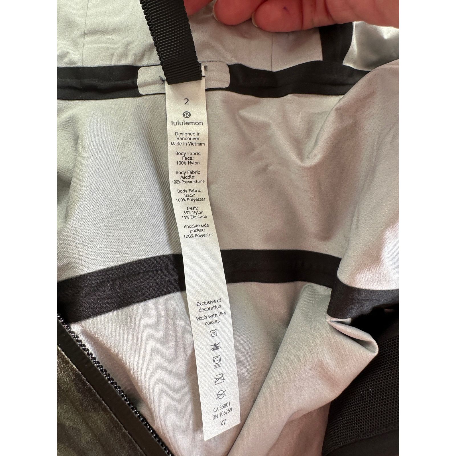 Lululemon Lululemon Olive Green & Black Camo Front Zip Hooded Jacket 2 Size XS / US 0-2 / IT 36-38 - 6 Thumbnail