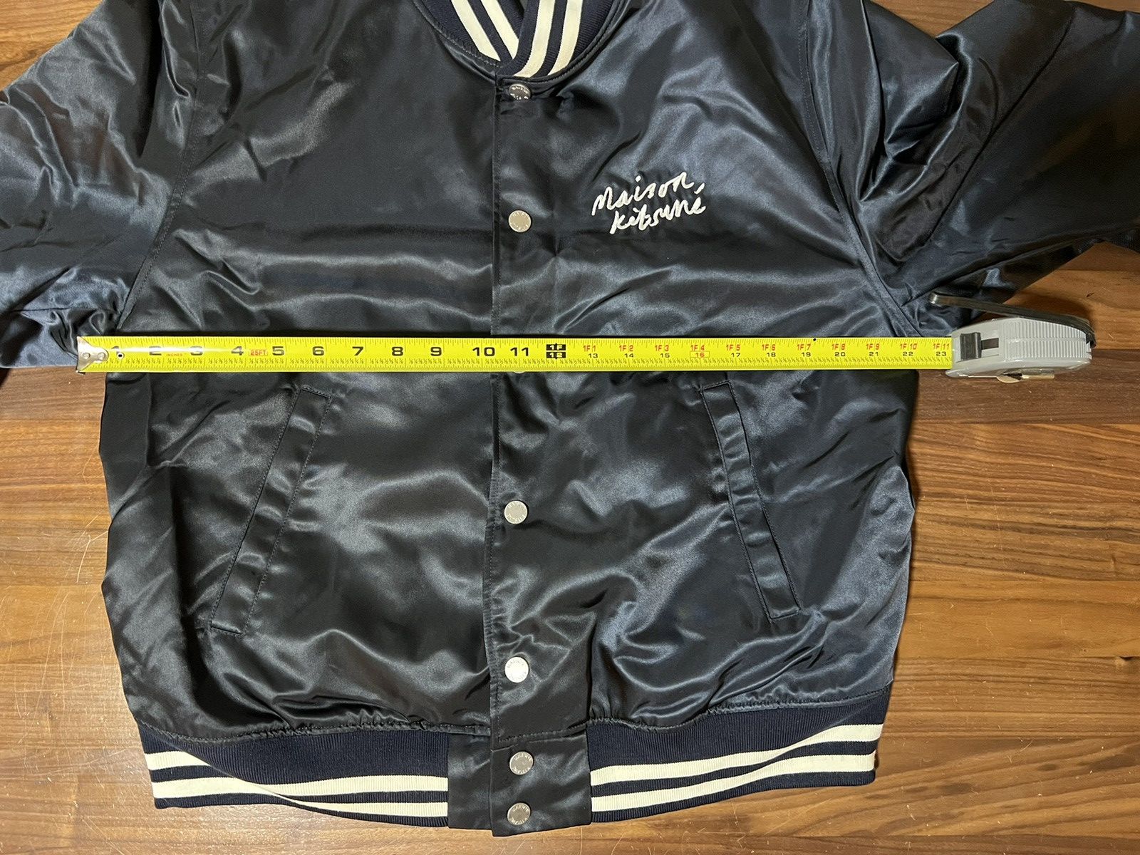 Maison Kitsune Maison Kitsuné Satin Teddy Varsity Bomber Dark Navy XL. Size US XL / EU 56 / 4 - 3 Thumbnail