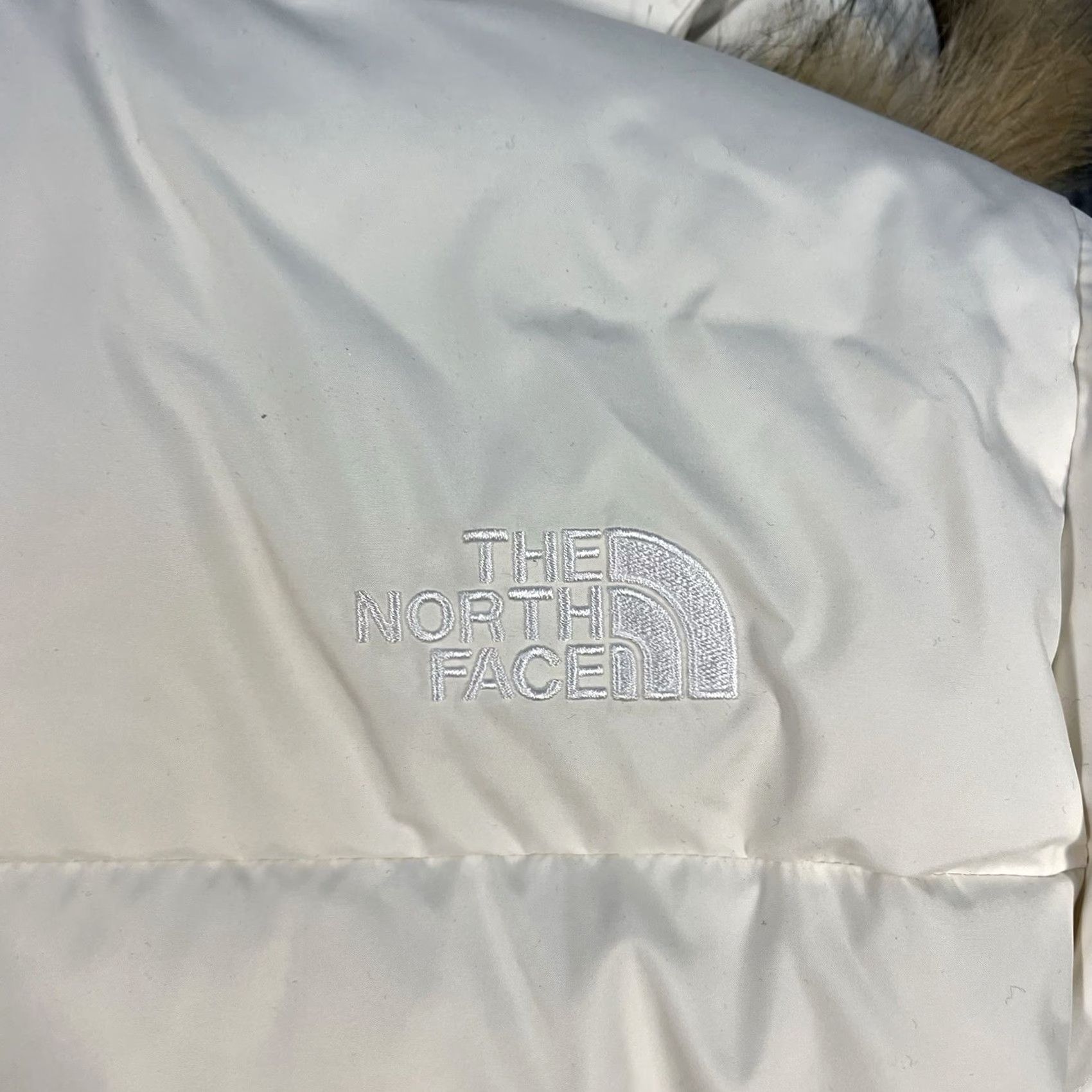 The North Face VINTAGE? The North Face Gotham Jacket Women’s M White Down Faux Fur Hood Parka Women M White Gotham Jacket 550 Down W/Faux Fur Hood White Size M / US 6-8 / IT 42-44 - 6 Thumbnail