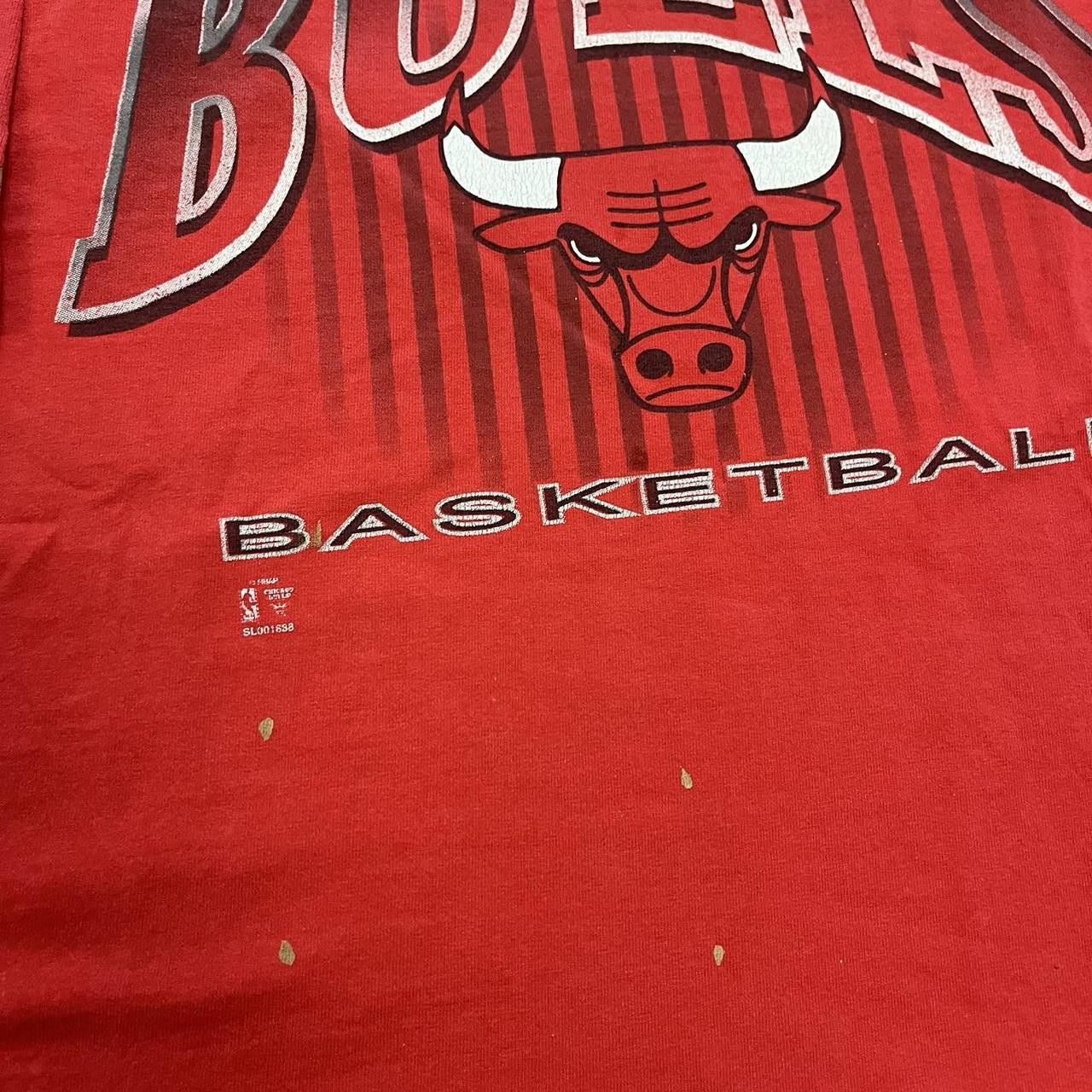 Vintage VTG 90s Red Chicago Bulls Distressed Graphic T shirt Size US XL / EU 56 / 4 - 5 Thumbnail