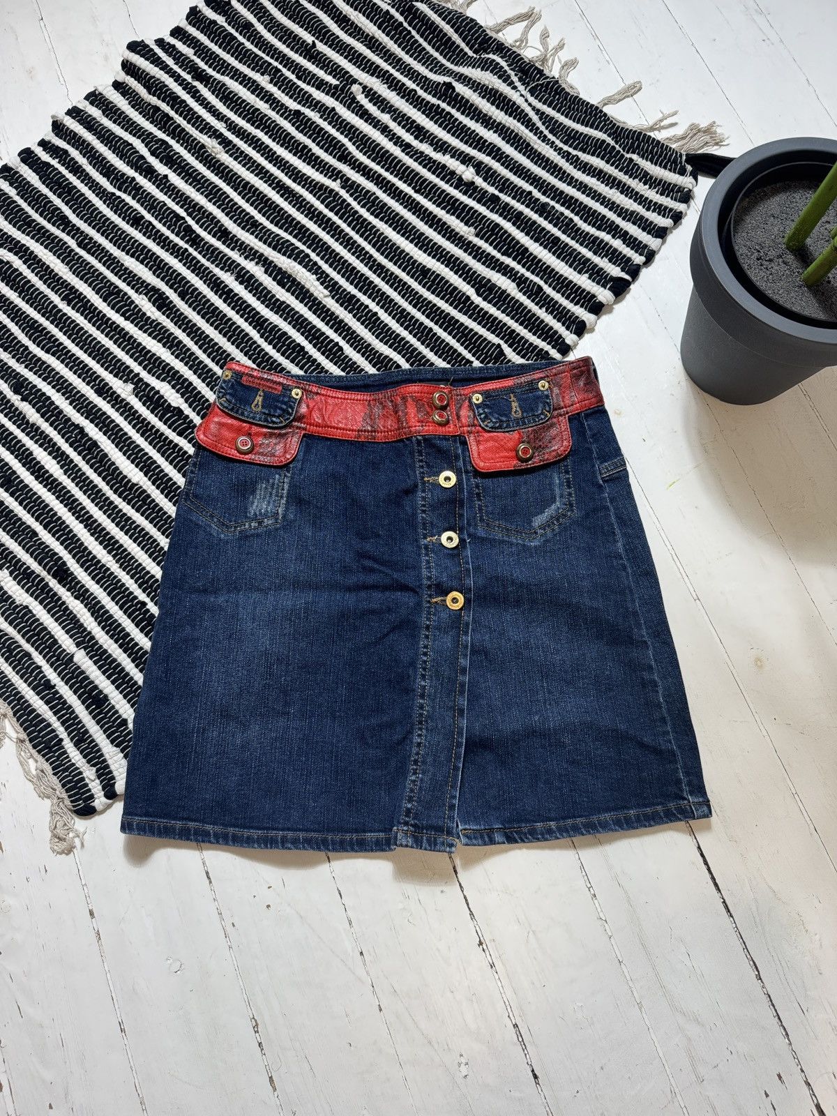 Dolce & Gabbana VINTAGE DOLCE&GABBANA 2000s MINI SKIRT Size 30" / US 8 / IT 44 - 1 Thumbnail