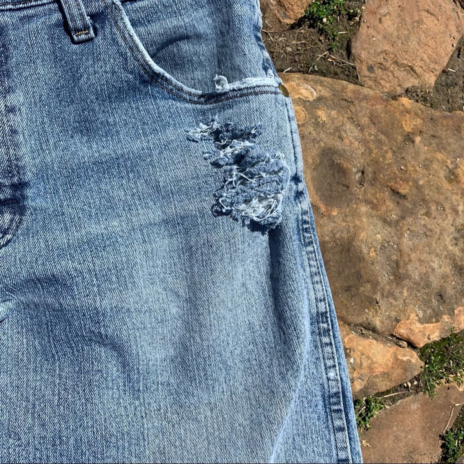 Wrangler Vintage Wrangler upcycled DIY distressed crop jean Size 32" / US 10 / IT 46 - 6 Thumbnail