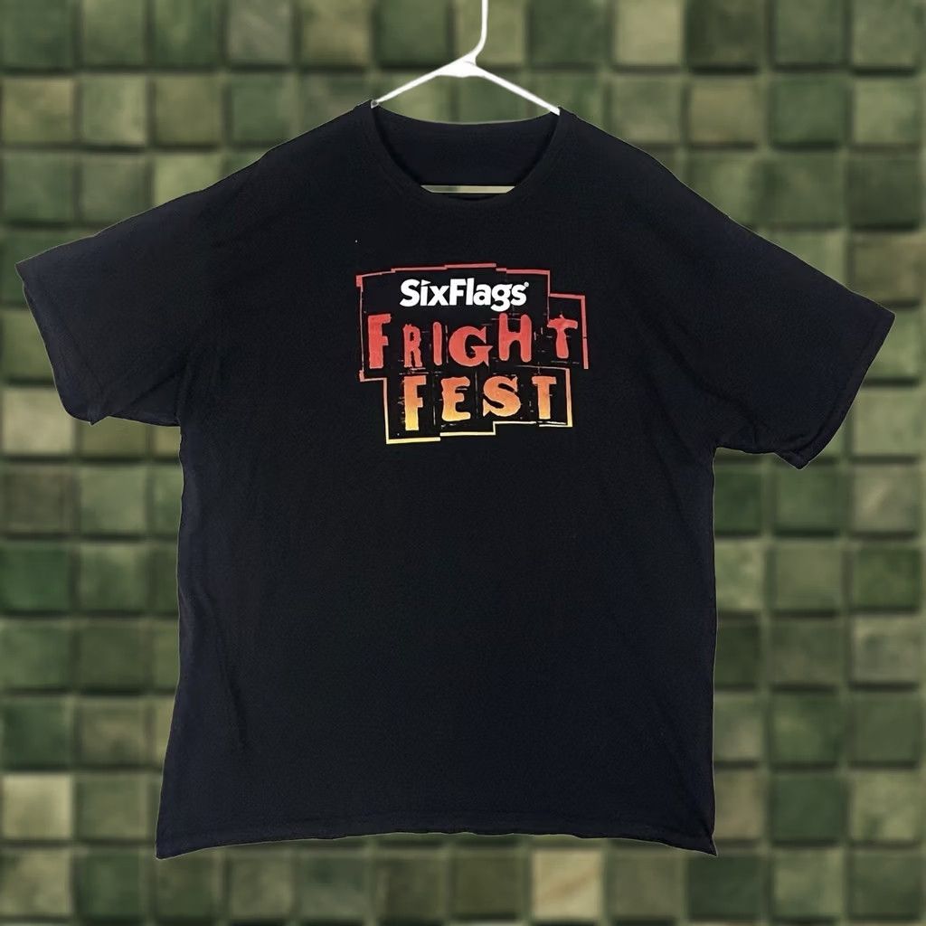 Gildan Six Flags Fright Fest Crew T-Shirt Men's L Black Gildan Heavy Cotton Graphic Print Short Sleeve Crew Neck - Men’s T-Shirt Size US L / EU 52-54 / 3 - 1 Thumbnail