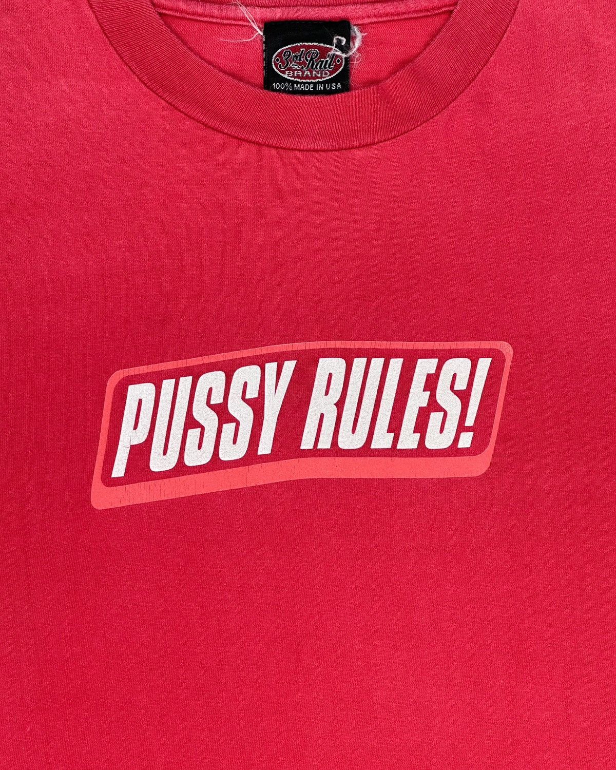 Vintage 90s Faded Red 3rd Rail Brand “Pussy Rules!”T-shirt Size US M / EU 48-50 / 2 - 3 Thumbnail