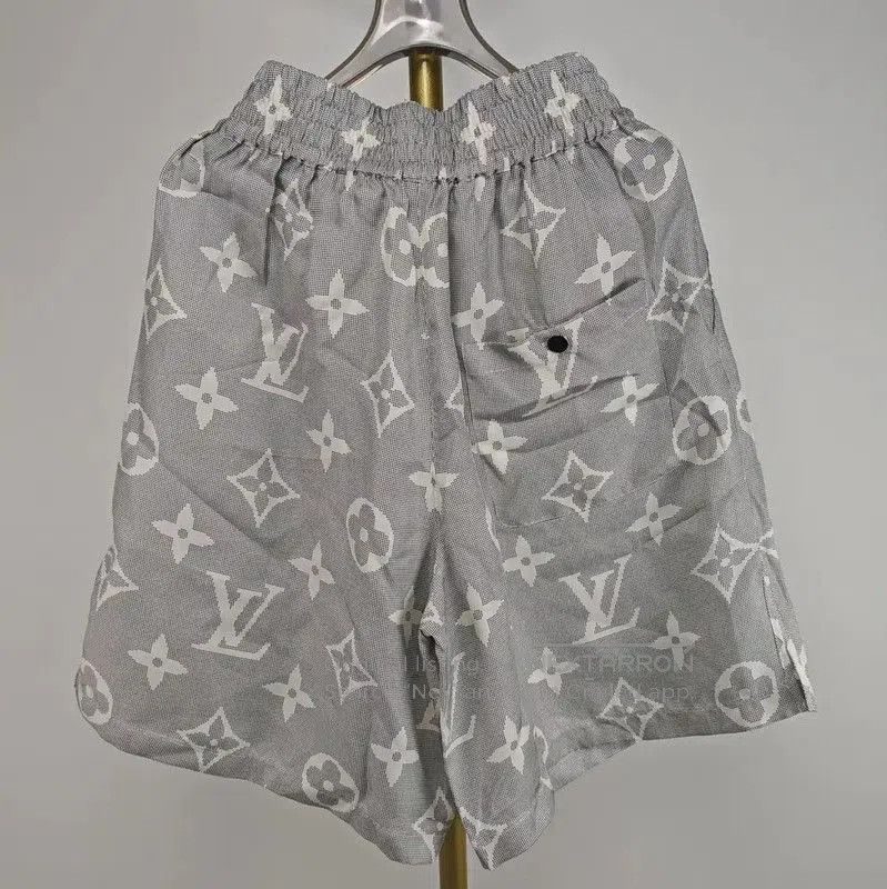 Louis Vuitton Louis Vuitton Women's White Silk Shorts . Size 23" - 5 Thumbnail