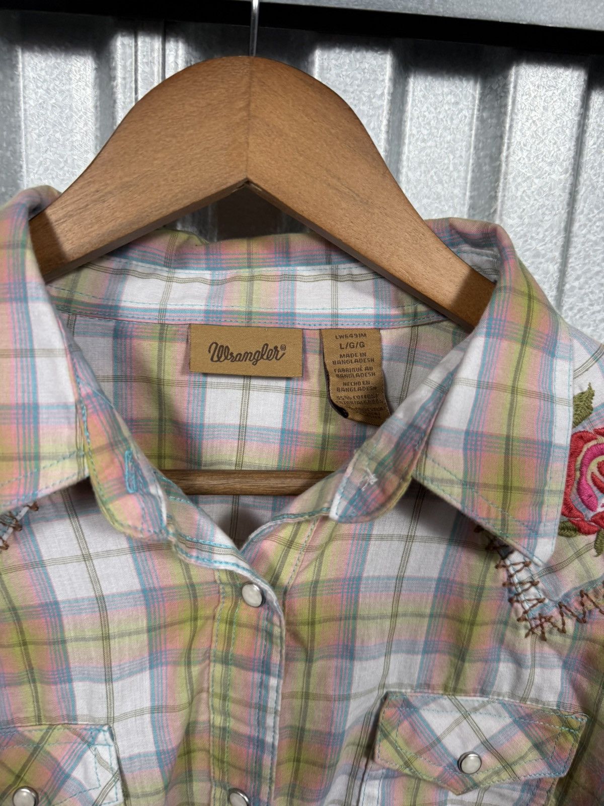 Wrangler Vintage Wrangler Western Rose Embroidered Pearl Snap Shirt Size US L / EU 52-54 / 3 - 10 Thumbnail