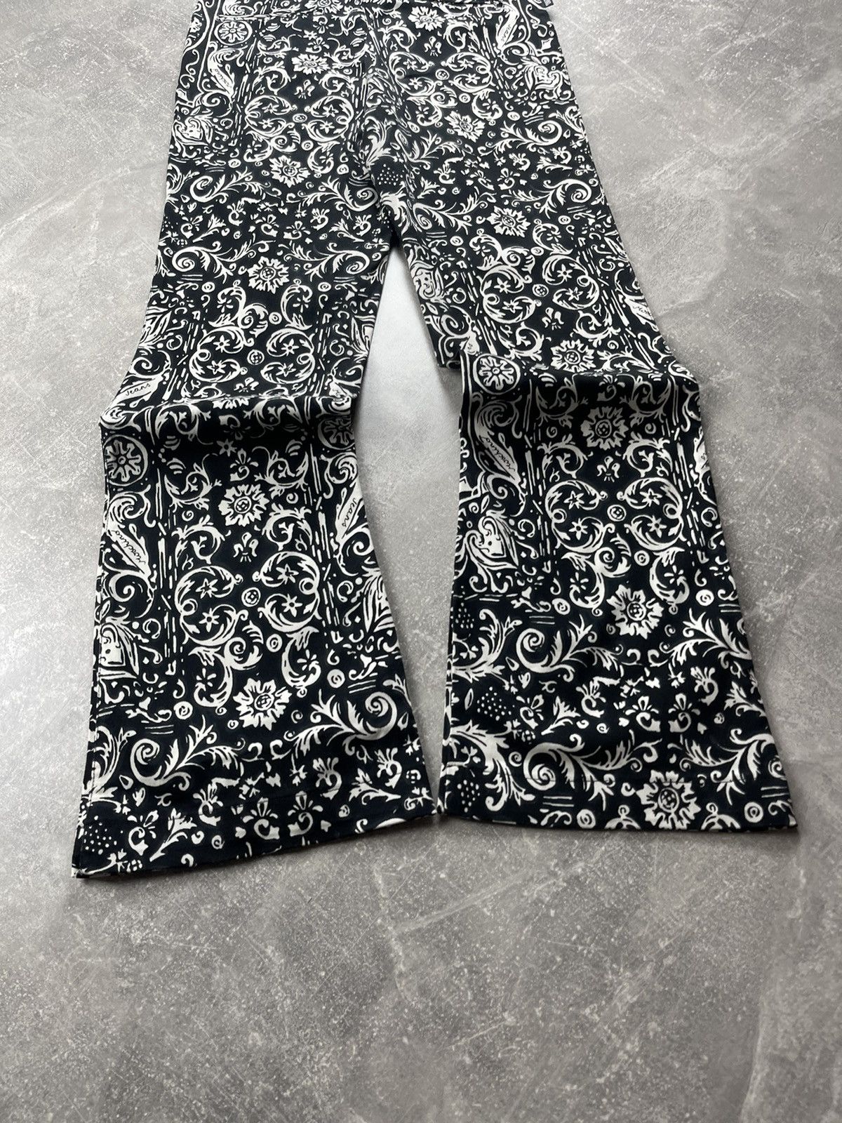 Moschino Moschino Jeans VNTG Paisley Print Flared Pants Black White Size 30" / US 8 / IT 44 - 8 Thumbnail