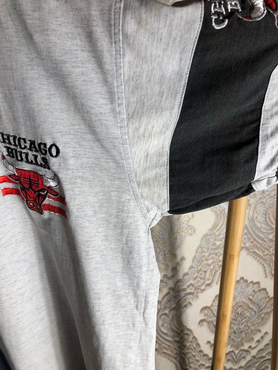 NBA × Vintage VERY RARE CHICAGO BULLS BIG LOGO T-SHIRT NBA Y2K 90s RETRO Size US L / EU 52-54 / 3 - 8 Thumbnail
