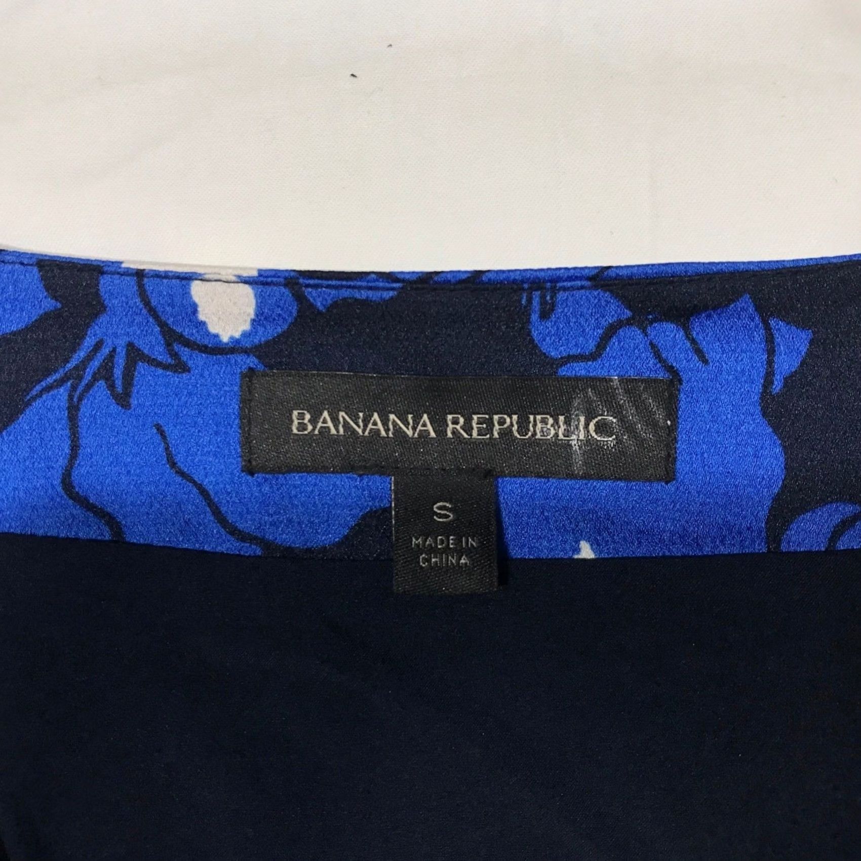 Banana Republic Banana Republic Wrap Dress S Blue Floral V-Neck Pleated Short Sleeve Women Size 28" / US 6 / IT 42 - 4 Thumbnail
