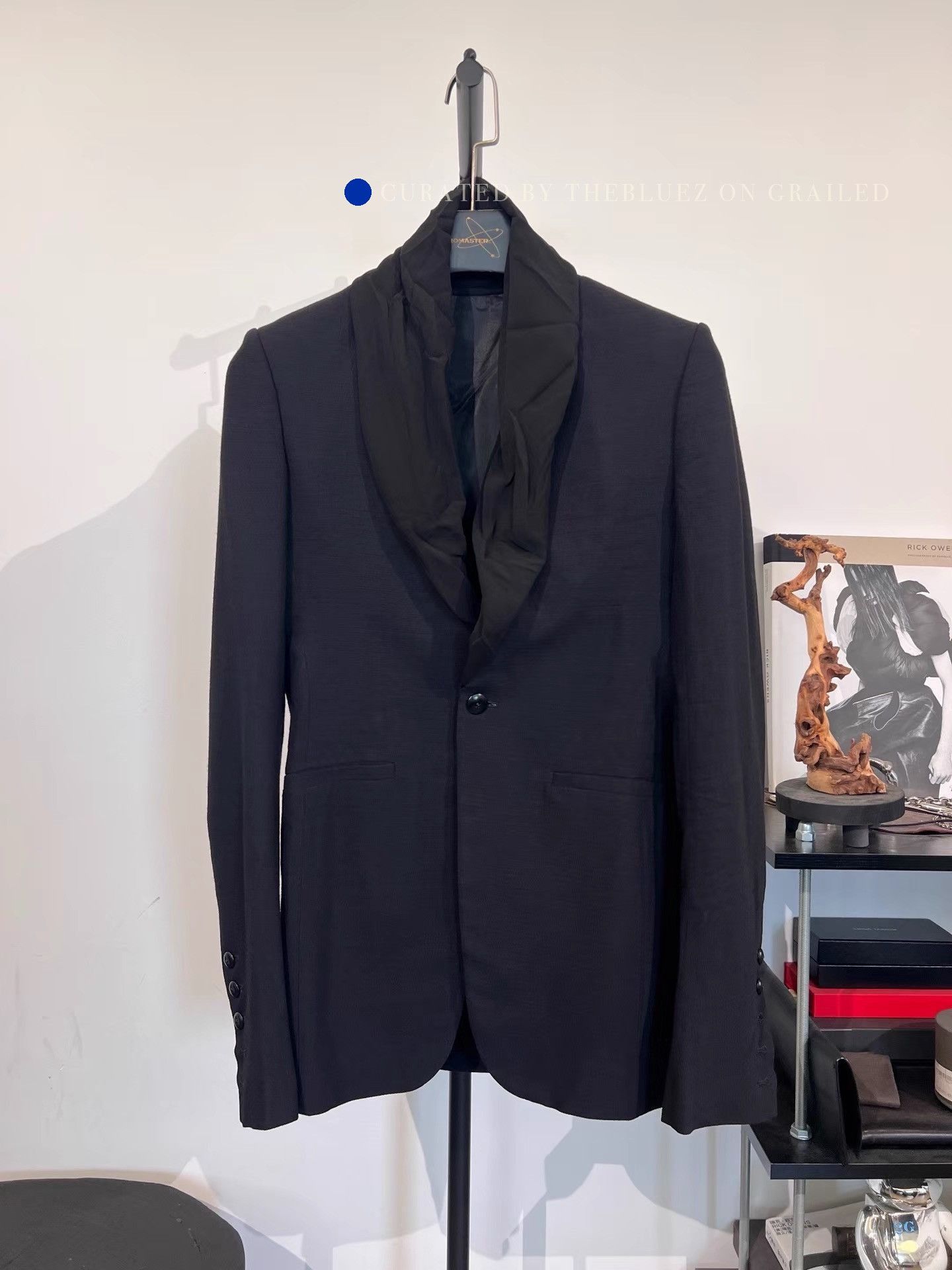 Rick Owens Crinkled Satin Lapel Blazer in Black Size US S / EU 44-46 / 1 - 1 Thumbnail