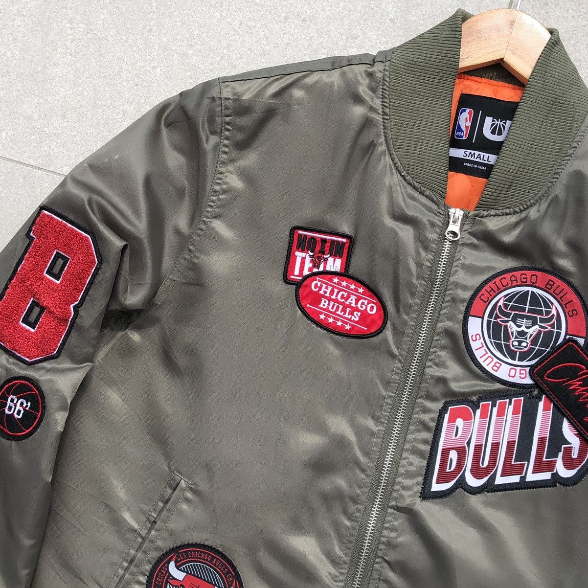 NBA CHICAGO BULLS NBA Men Bomber Jacket Olive Green Logo Patches Size US S / EU 44-46 / 1 - 5 Thumbnail