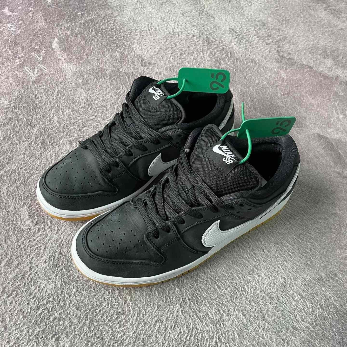 Alexander McQueen Alexander McQueen Black Lowtop Sneakers 44 Men Size US 10.5 / EU 43-44 - 1 Thumbnail