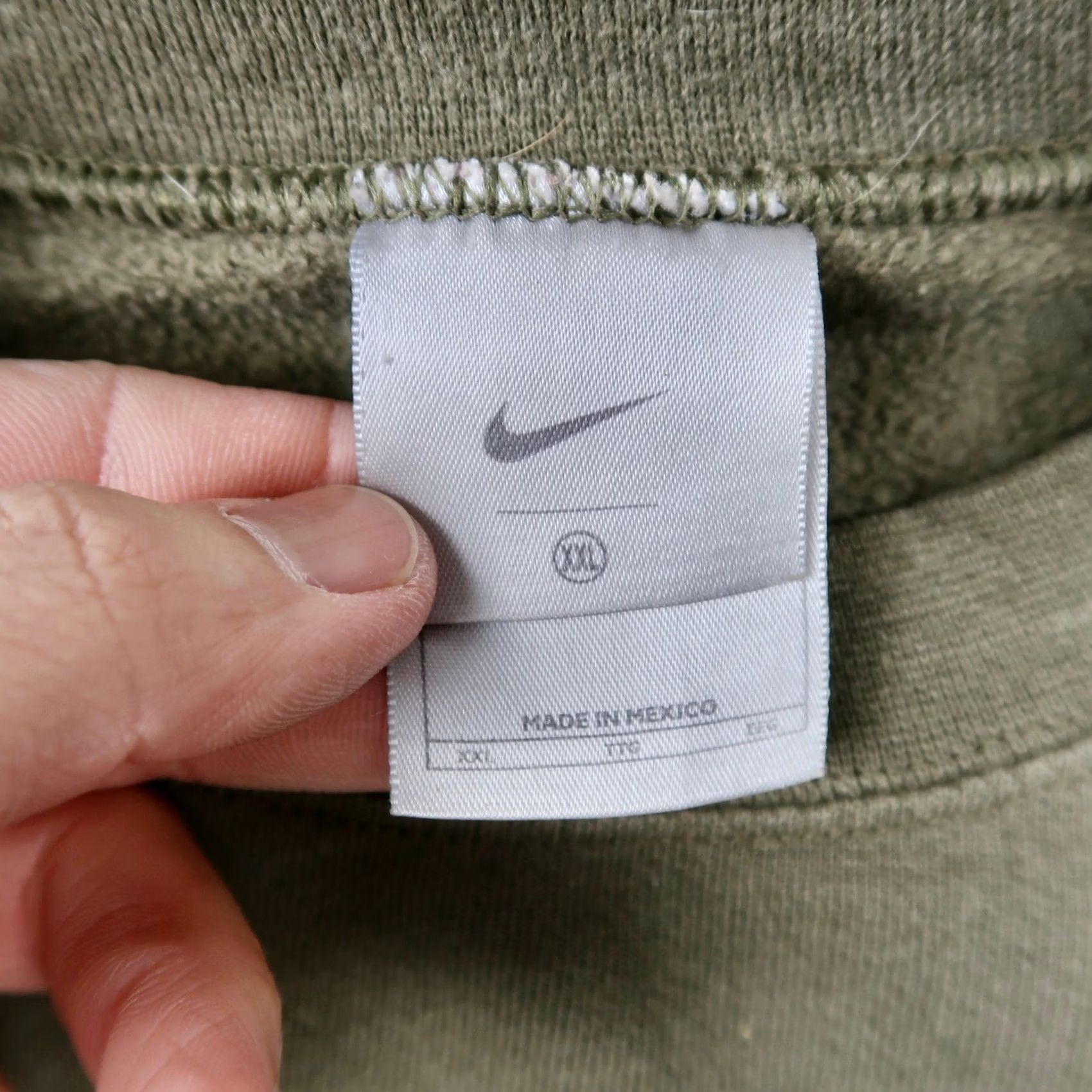 Nike VINTAGE Nike Mens Crewneck Sweatshirt XXL Olive Green Mini Swoosh Pullover Size US XXL / EU 58 / 5 - 5 Thumbnail