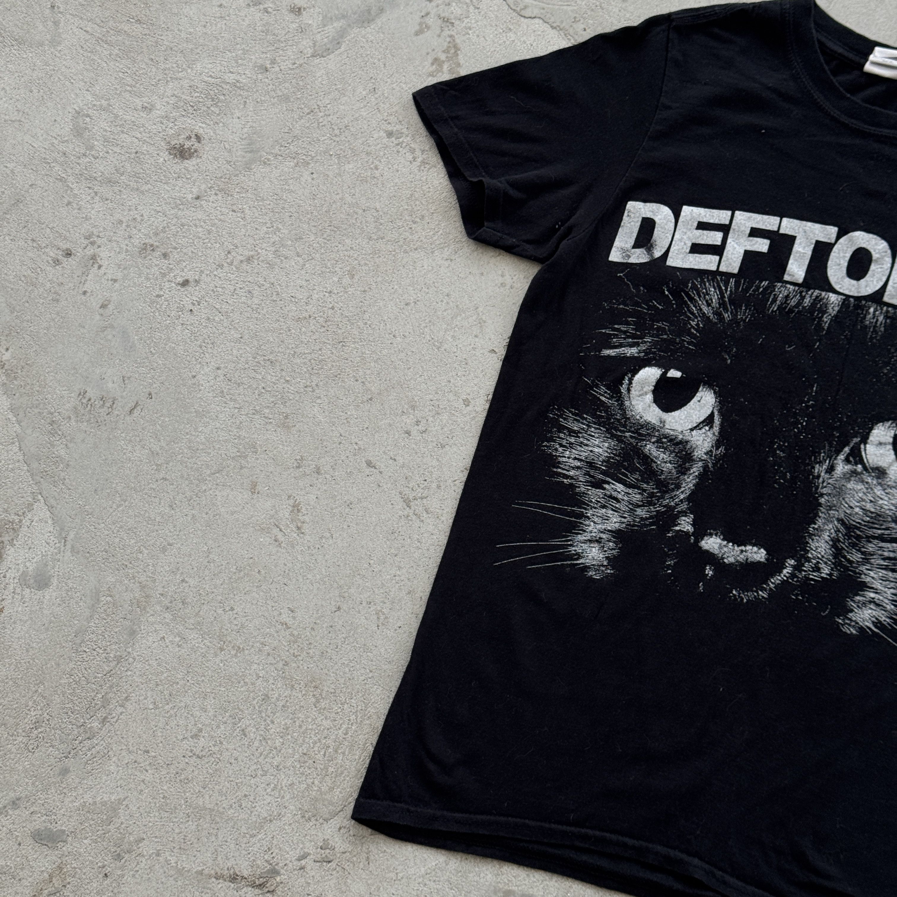 Band Tees Deftones Cat Graphic Band Tee Gildan Softstyle Black Size S Size US S / EU 44-46 / 1 - 3 Thumbnail
