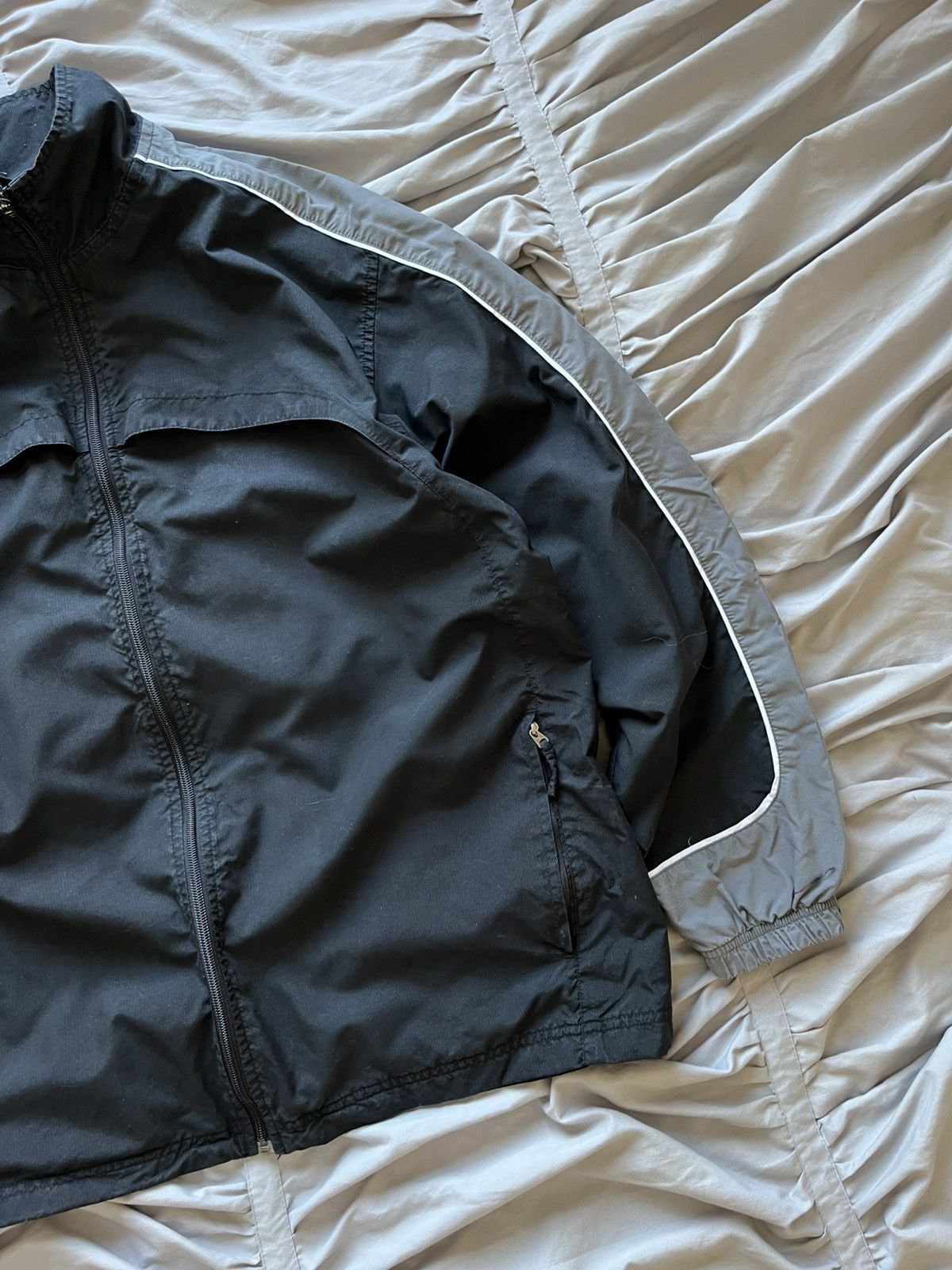 Nike Nike Vintage Windbreaker Jacket Y2K Tech Fit Japanese Brand Size US XL / EU 56 / 4 - 3 Thumbnail