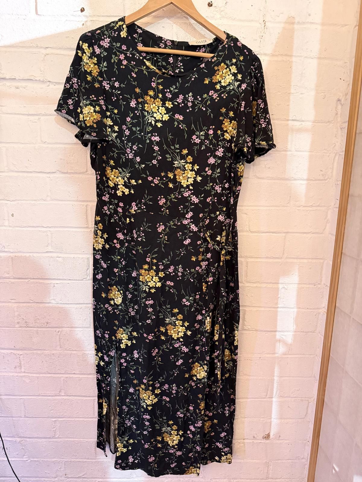 Other Oasis Black Floral Midi Dress Size M / US 6-8 / IT 42-44 - 1 Thumbnail
