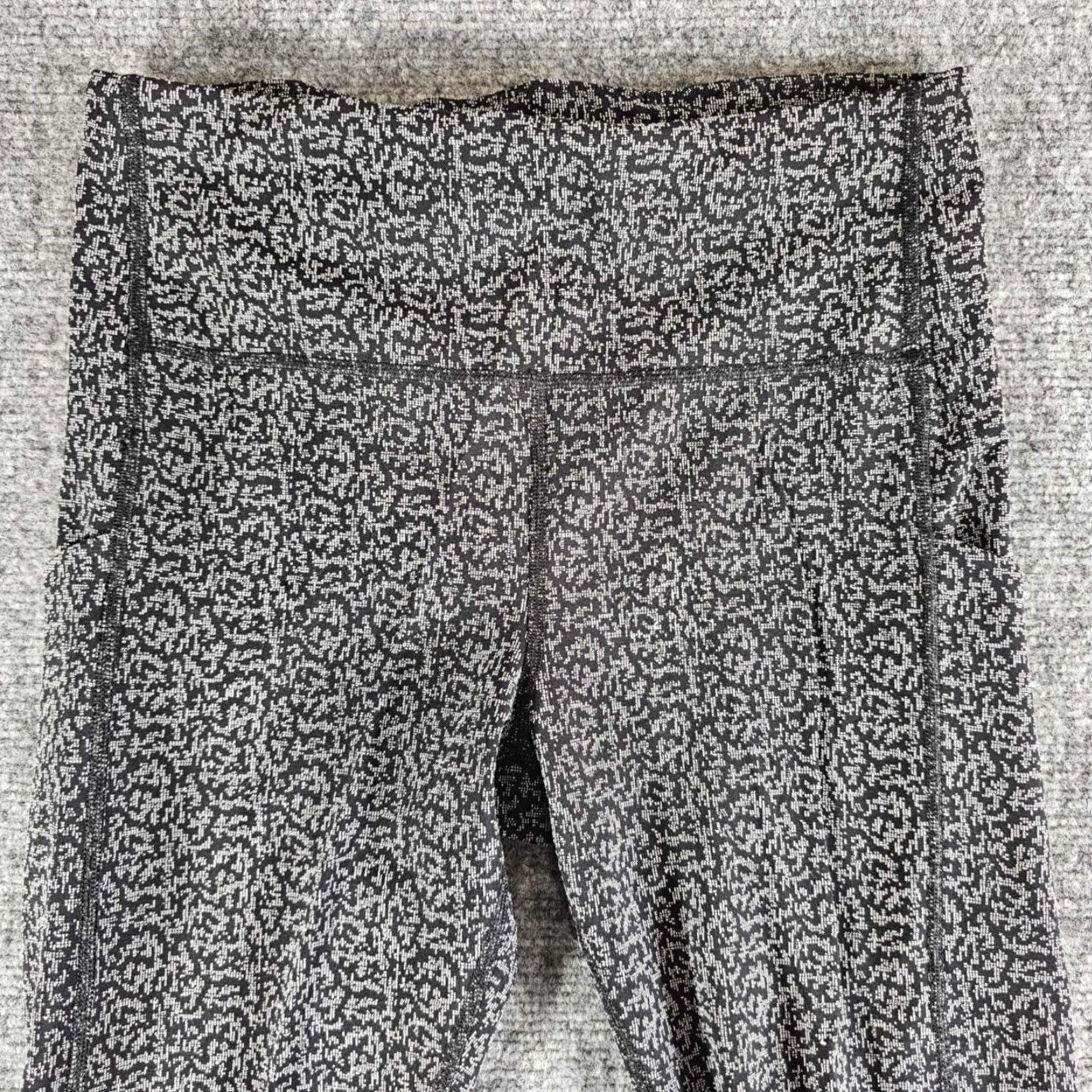 Athleta Athleta Legging Womens M Black White Textured Ultimate Stash Pocket 7/8 Tight Size 32" / US 10 / IT 46 - 4 Thumbnail