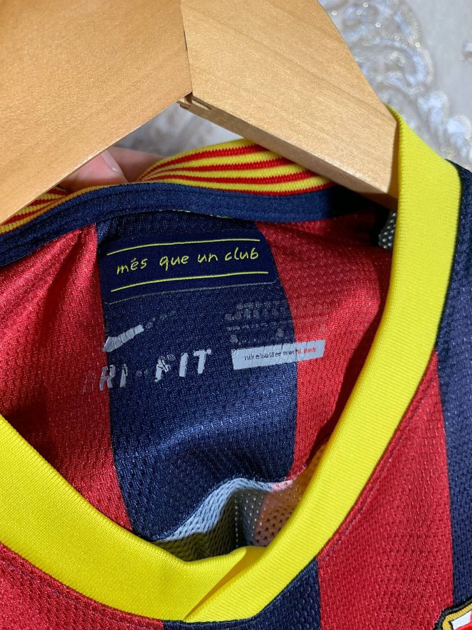 Nike VINTAGE NIKE FC BARCELONA SPAIN SOCCER JERSEY RETRO Y2K 90s Size US M / EU 48-50 / 2 - 7 Thumbnail