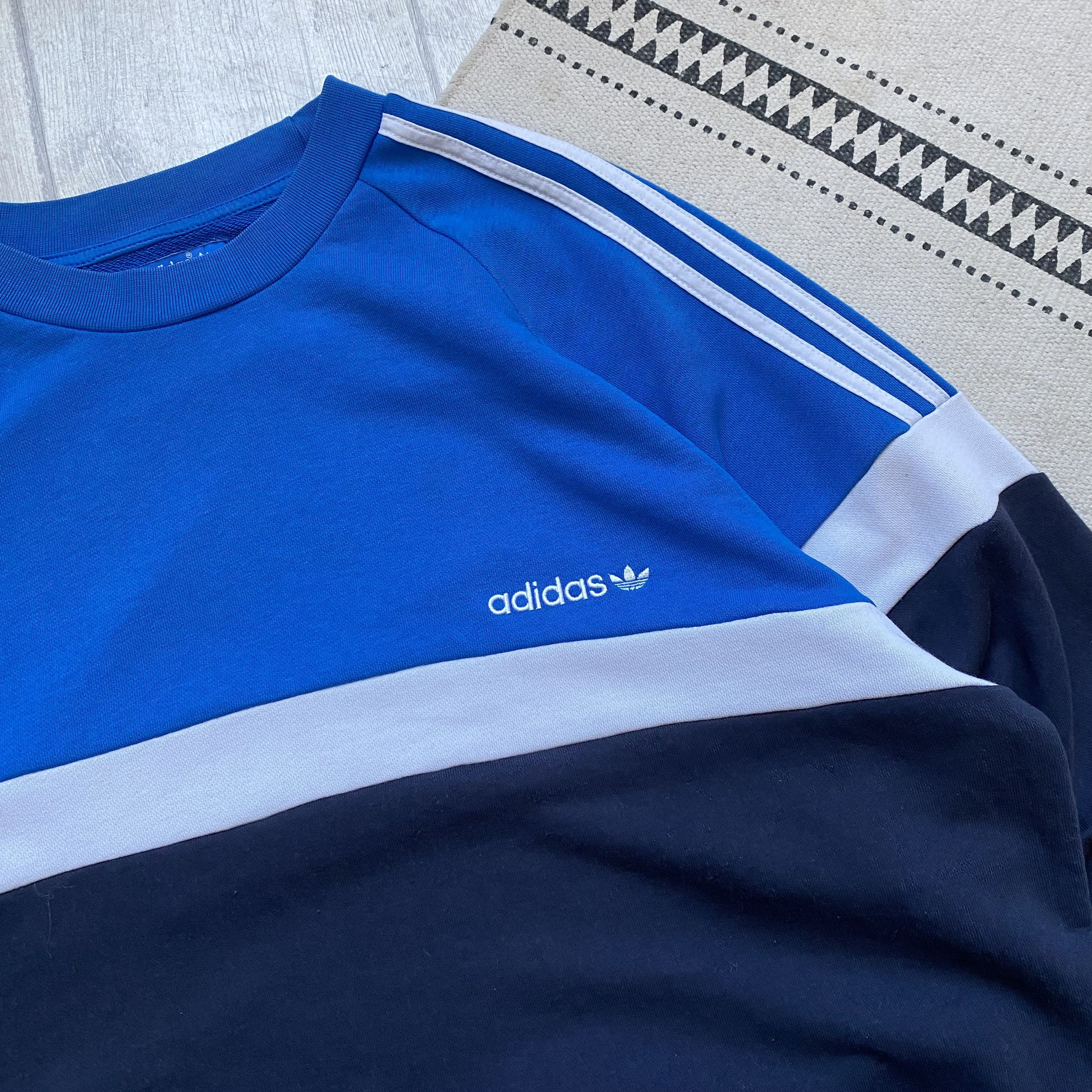 Adidas Vintage 00s Adidas baggy sweatshirt mini logo Crewneck Size US XL / EU 56 / 4 - 4 Thumbnail
