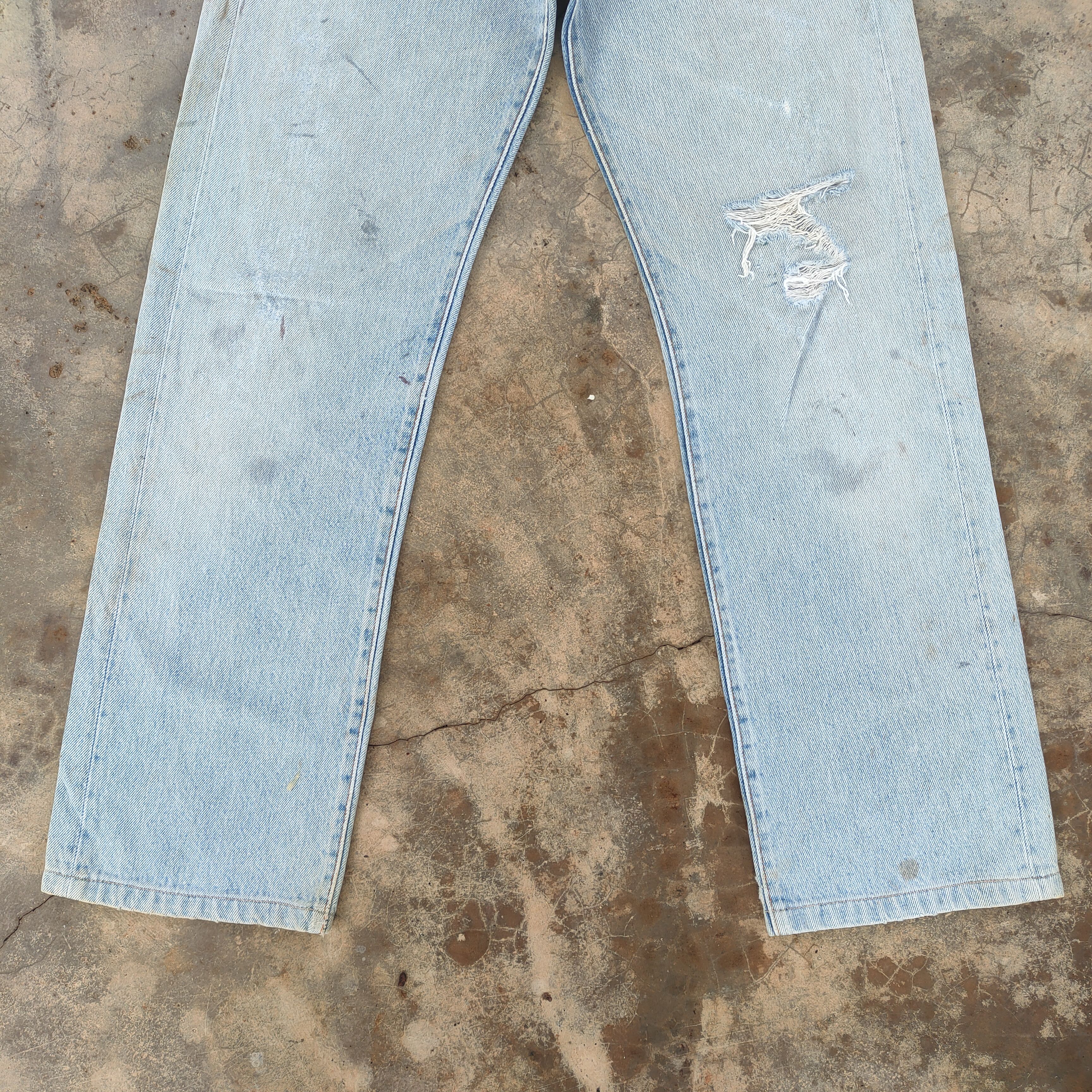 Levi's Vintage Clothing VINTAGE LEVI'S 501 90’ FADED DISTRESSED JEANS DENIM PANTS Size US 28 / EU 44 - 4 Thumbnail