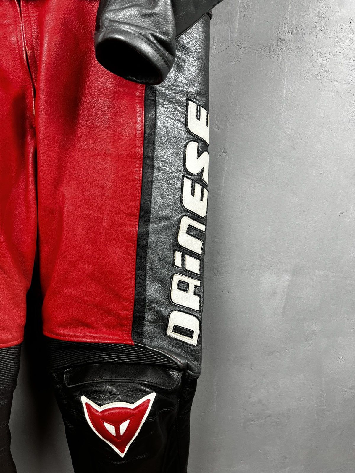 Dainese Dainese 27 leather suit racing jacket pants size 52 Size US L / EU 52-54 / 3 - 10 Thumbnail