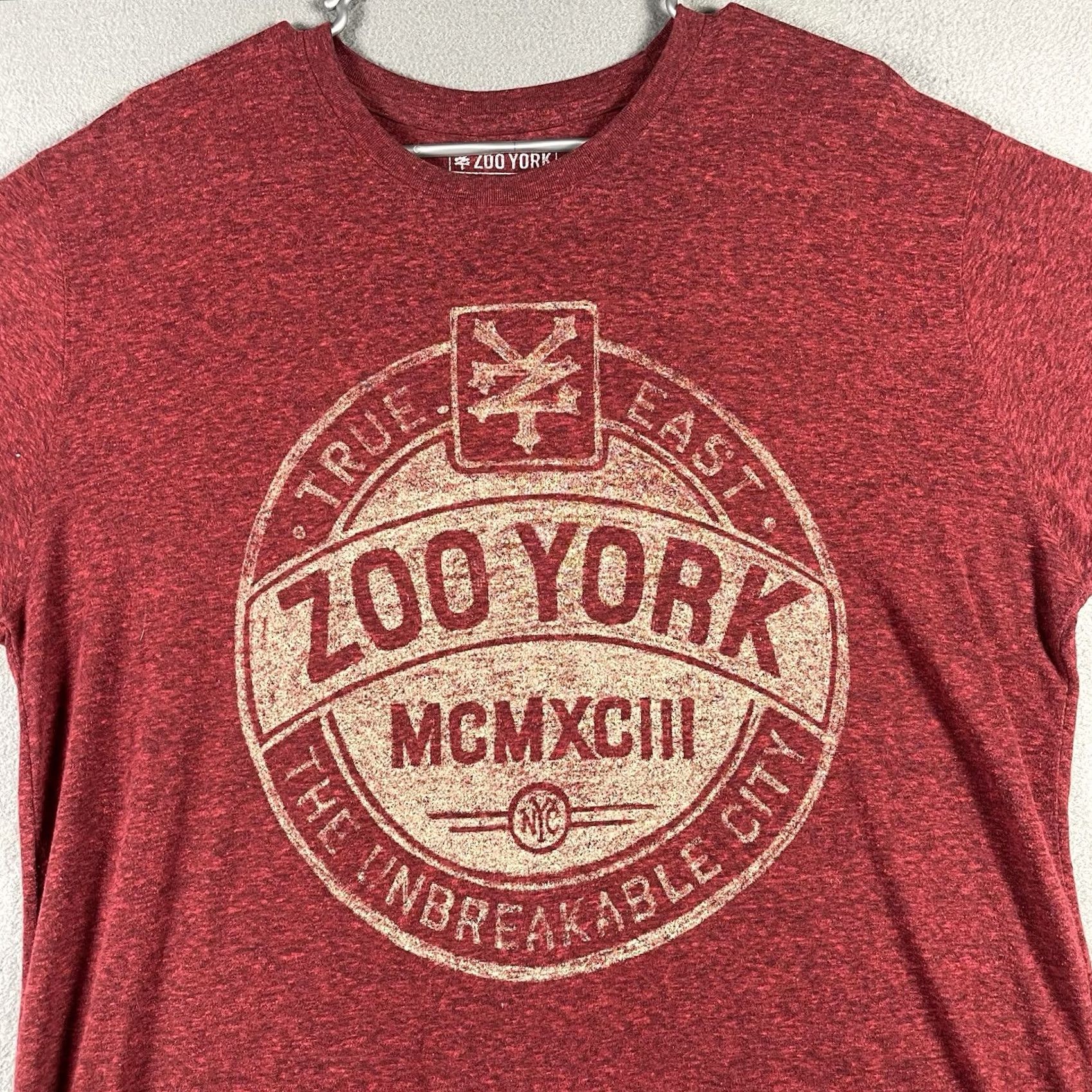 Zoo York VINTAGE Zoo York T-Shirt City Graphic Red L Men Shirts Graphic Tee 90s Skater Mens Size US L / EU 52-54 / 3 - 2 Thumbnail
