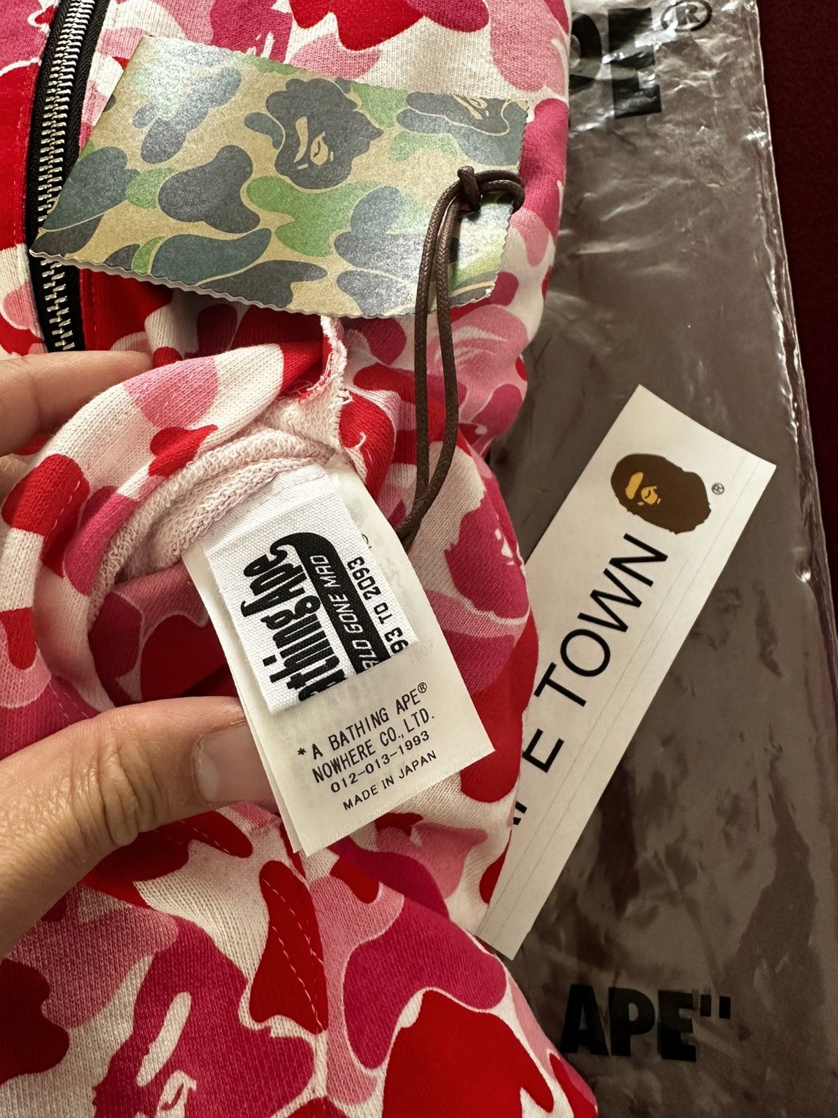 Bape ABC CAMO REVERSIBLE SHARK FULL ZIP HOODIE (BLACK/PINK) Size US XXL / EU 58 / 5 - 7 Thumbnail