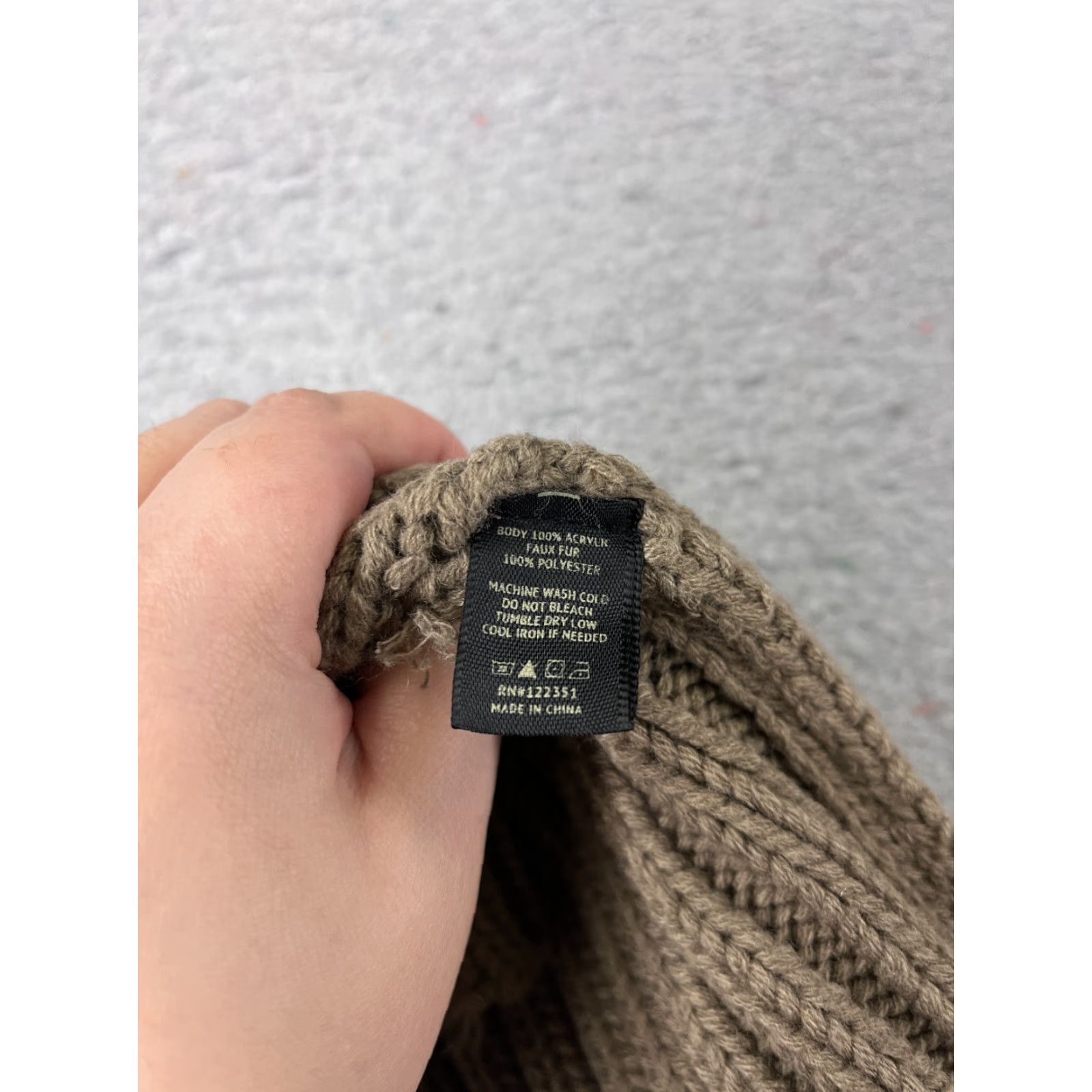 Vintage KW Fashion Toque Beanie Adult One Size Gray Ribbed Knit Acrylic Faux Fur Pom Women’s Hat Size ONE SIZE - 7 Thumbnail