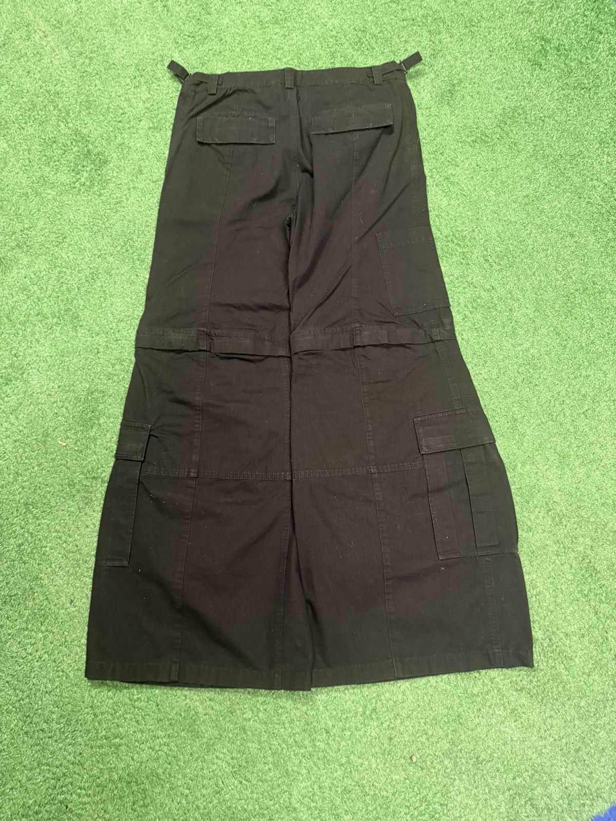 Balenciaga Balenciaga flared cargos size large Size US 34 / EU 50 - 6 Thumbnail