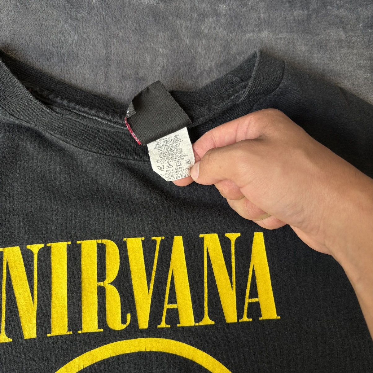 Giant 1992 FADED GIANT TAG NIRVANA TEE Size US M / EU 48-50 / 2 - 5 Thumbnail