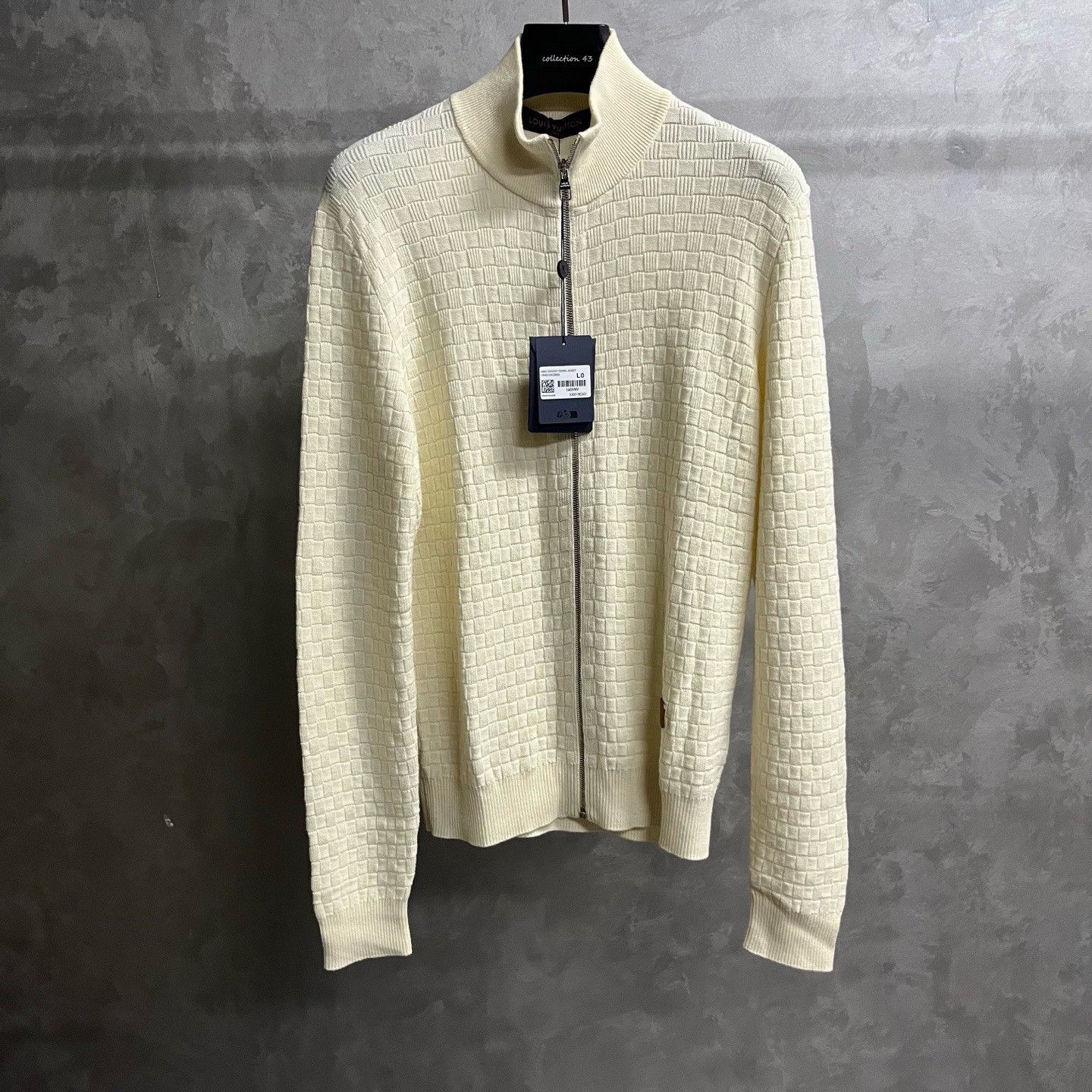 Louis Vuitton Louis Vuitton Checkered White Sweater l Men Size US L / EU 52-54 / 3 - 1 Thumbnail