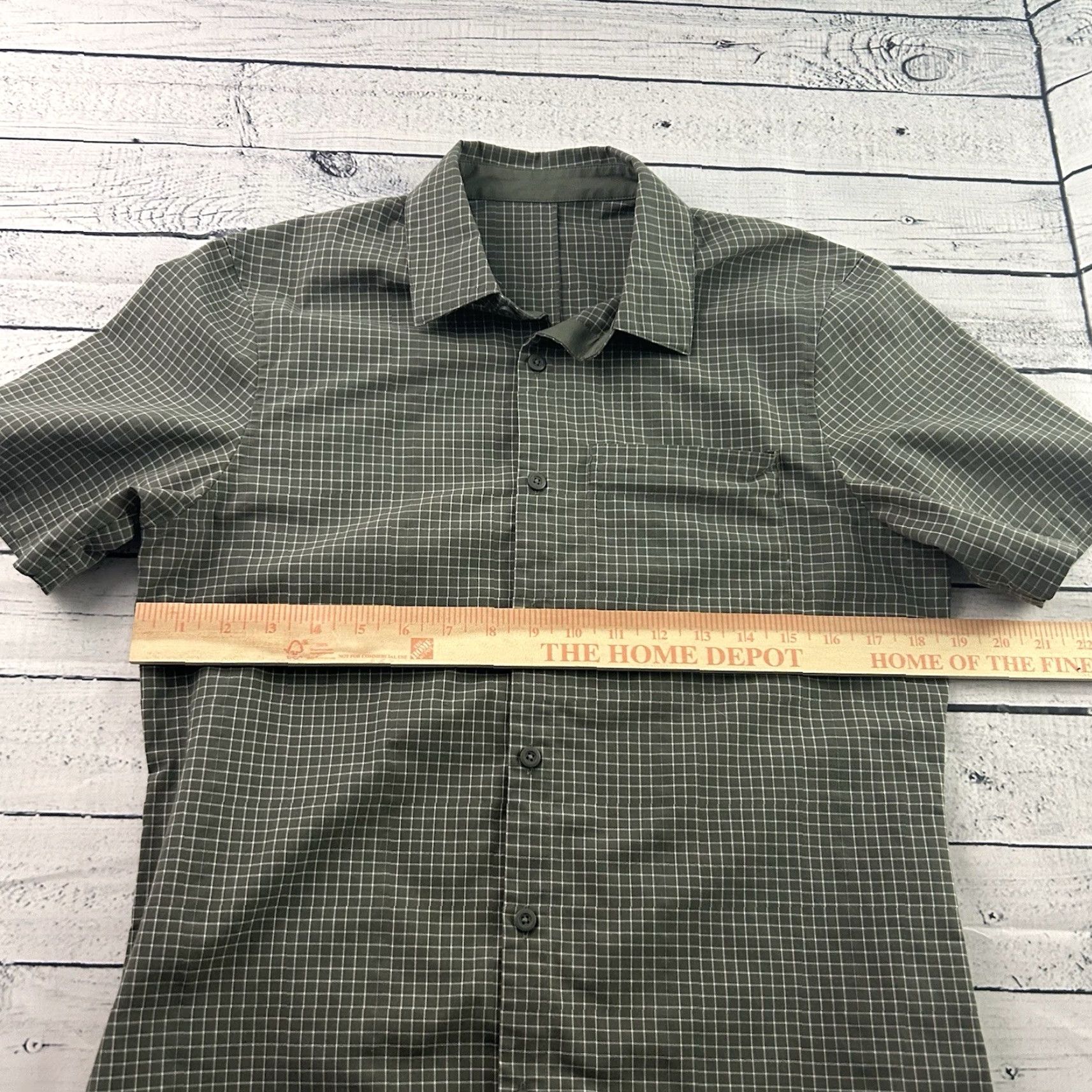 Lululemon Lululemon Short Sleeve Plaid Button Front Zip Pocket Shirt Mens M Green Size US M / EU 48-50 / 2 - 3 Thumbnail