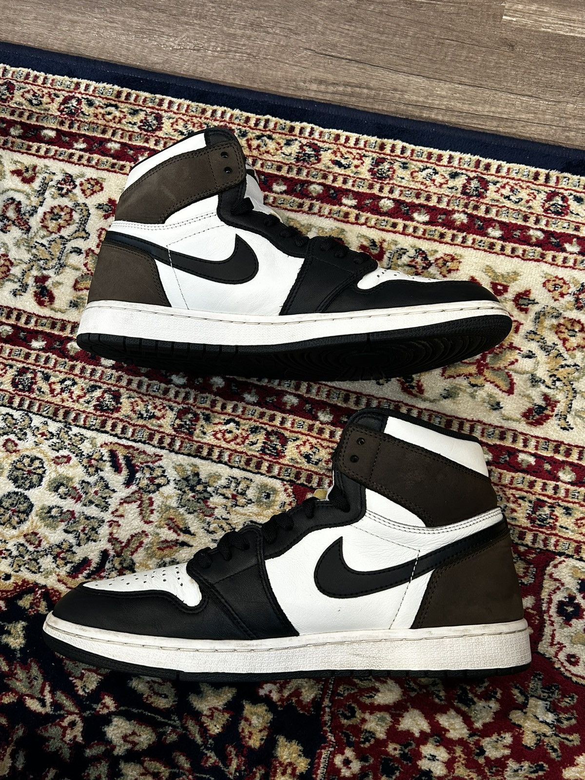 Jordan Brand Air Jordan 1 High OG Dark Mocha Size US 10.5 / EU 43-44 - 4 Thumbnail